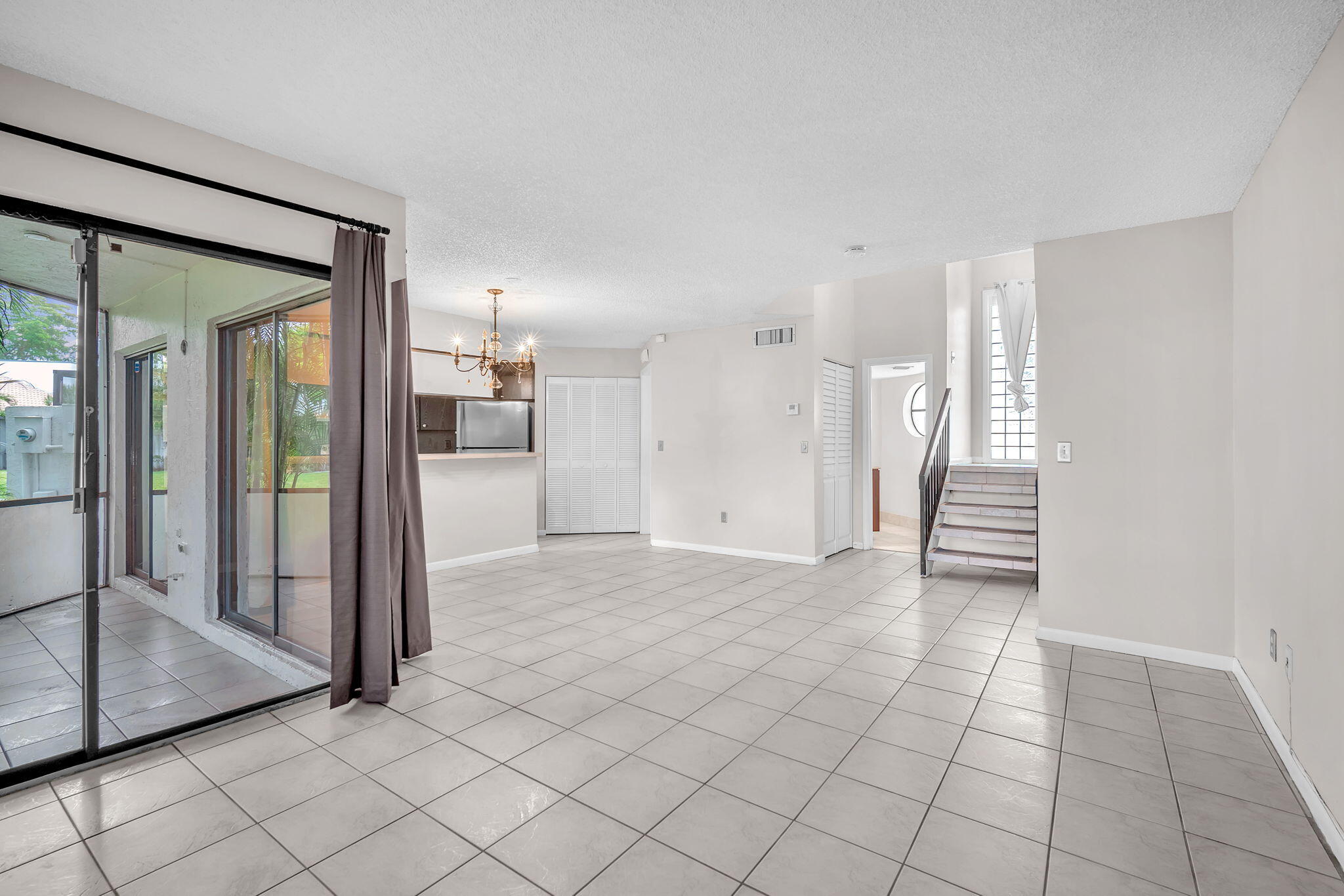 YORKVILLE - Residential