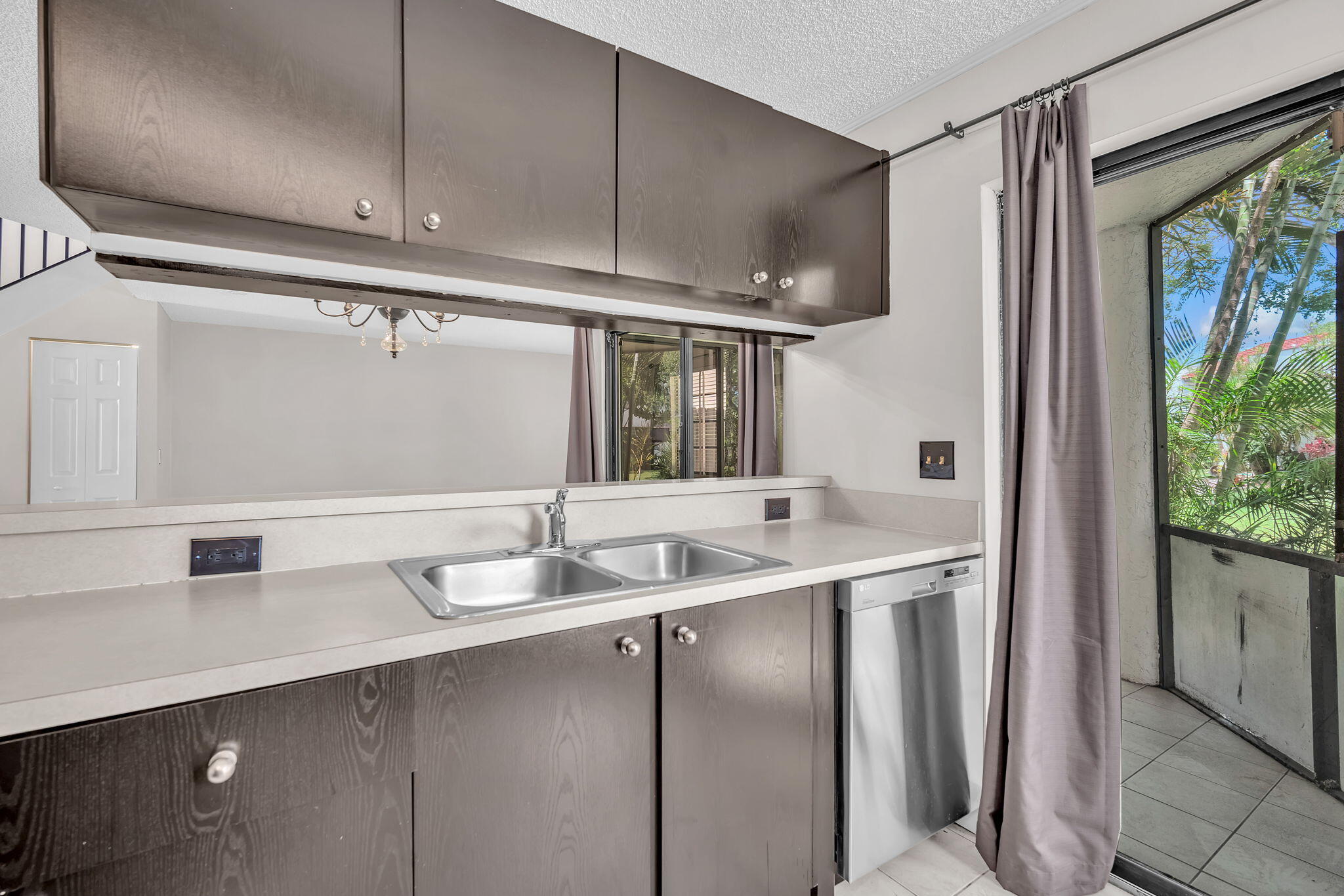 YORKVILLE - Residential
