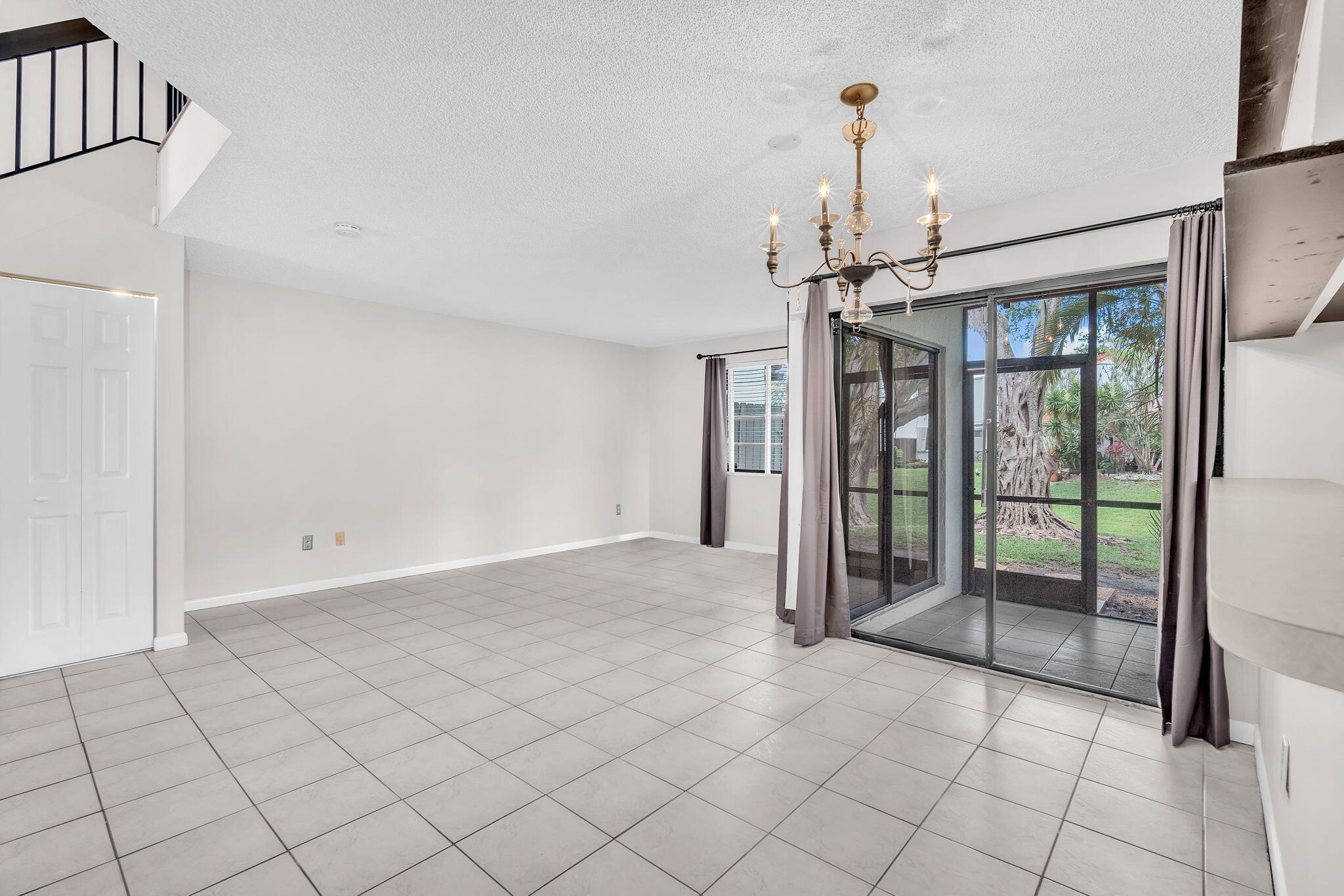 YORKVILLE - Residential