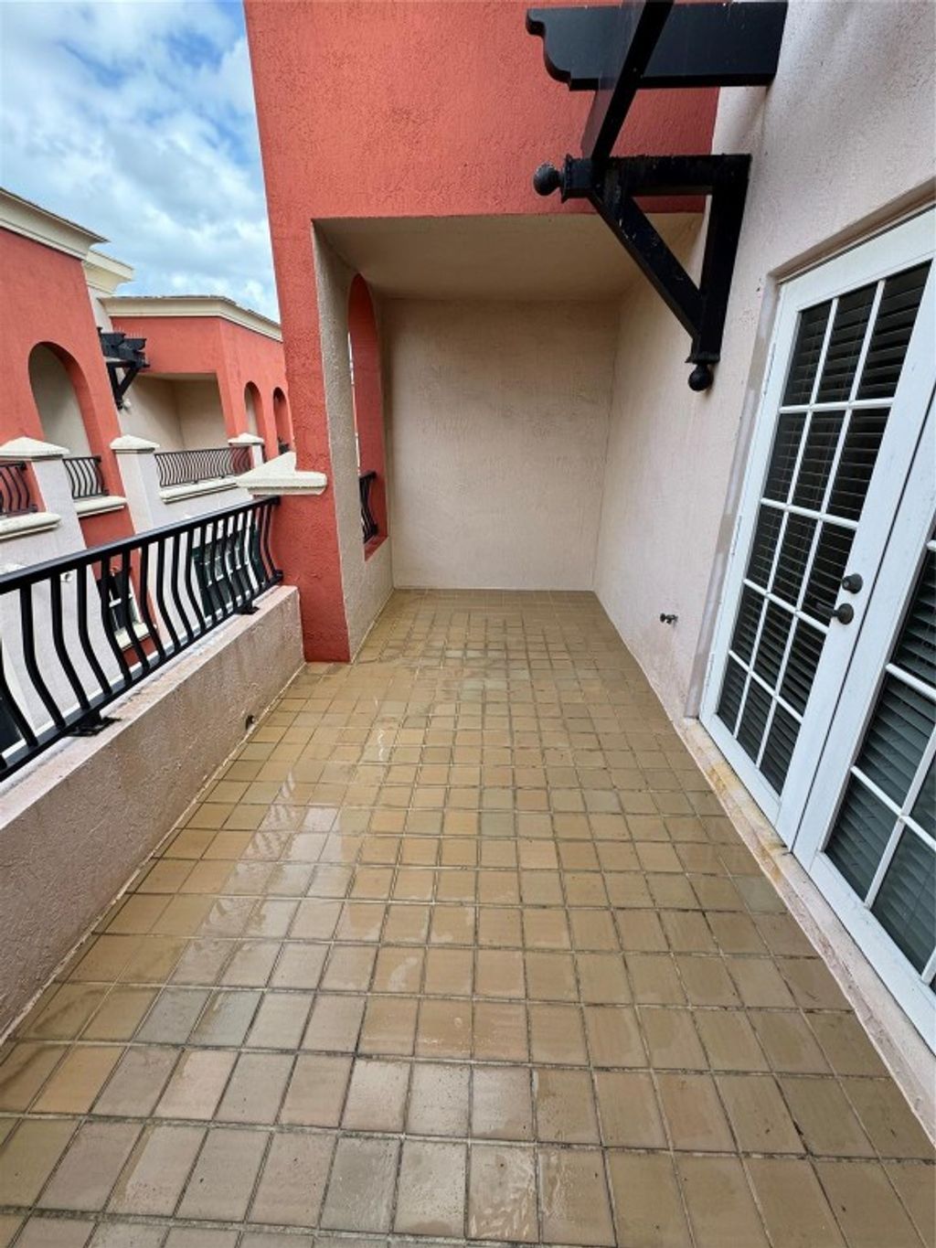 Photo of 1033 NE 17th Way #605, Fort Lauderdale, FL 33304 (MLS # F10502516)