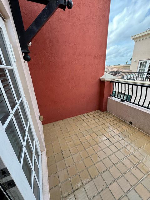 1033 NE 17th Way 605 Fort Lauderdale FL 33304