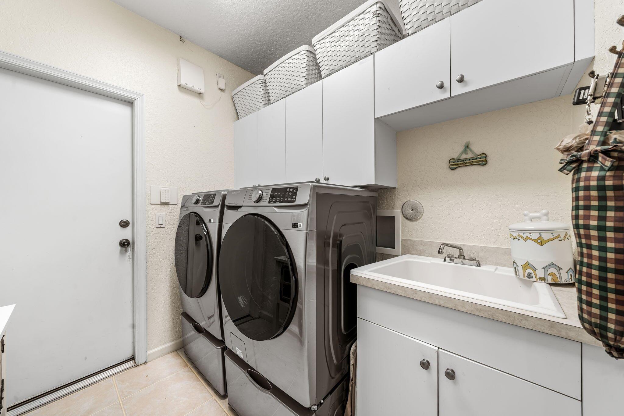 SUGAR POND MANOR OF WELLI - Residential