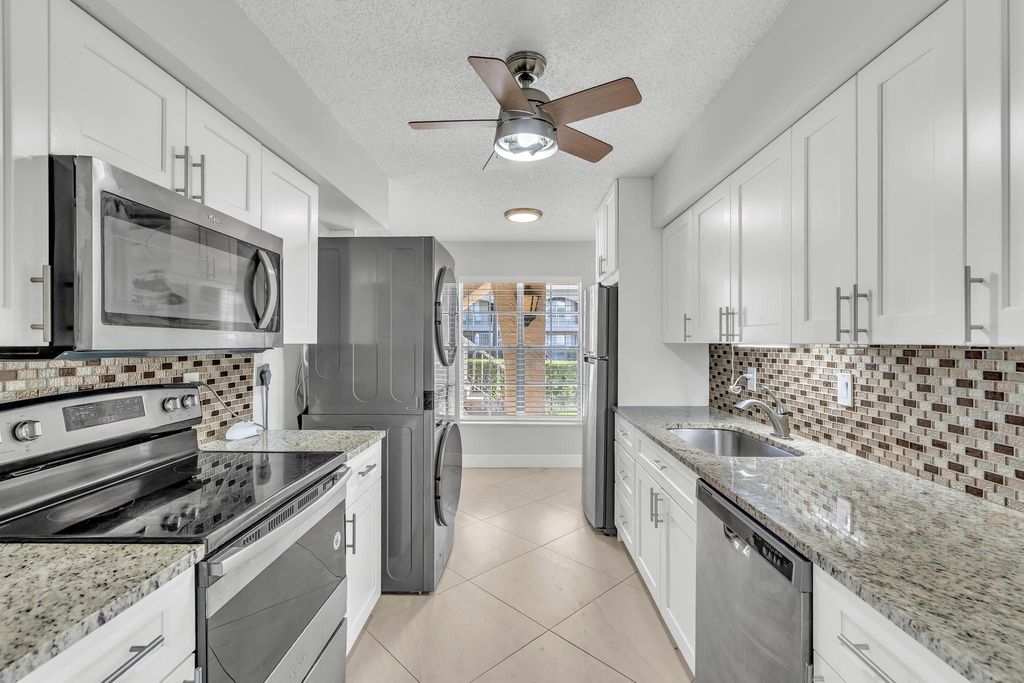 Photo of 13950 Via Flora #B, Delray Beach, FL 33484 (MLS # F10542552)