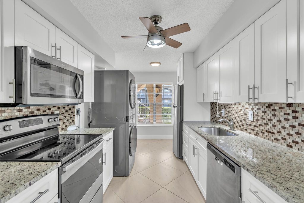 Photo of 13950 Via Flora #B, Delray Beach, FL 33484 (MLS # F10542552)