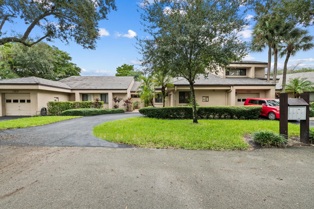 Photo of 9212 CHELSEA Drive N, Plantation, FL 33324 (MLS # B26080309)
