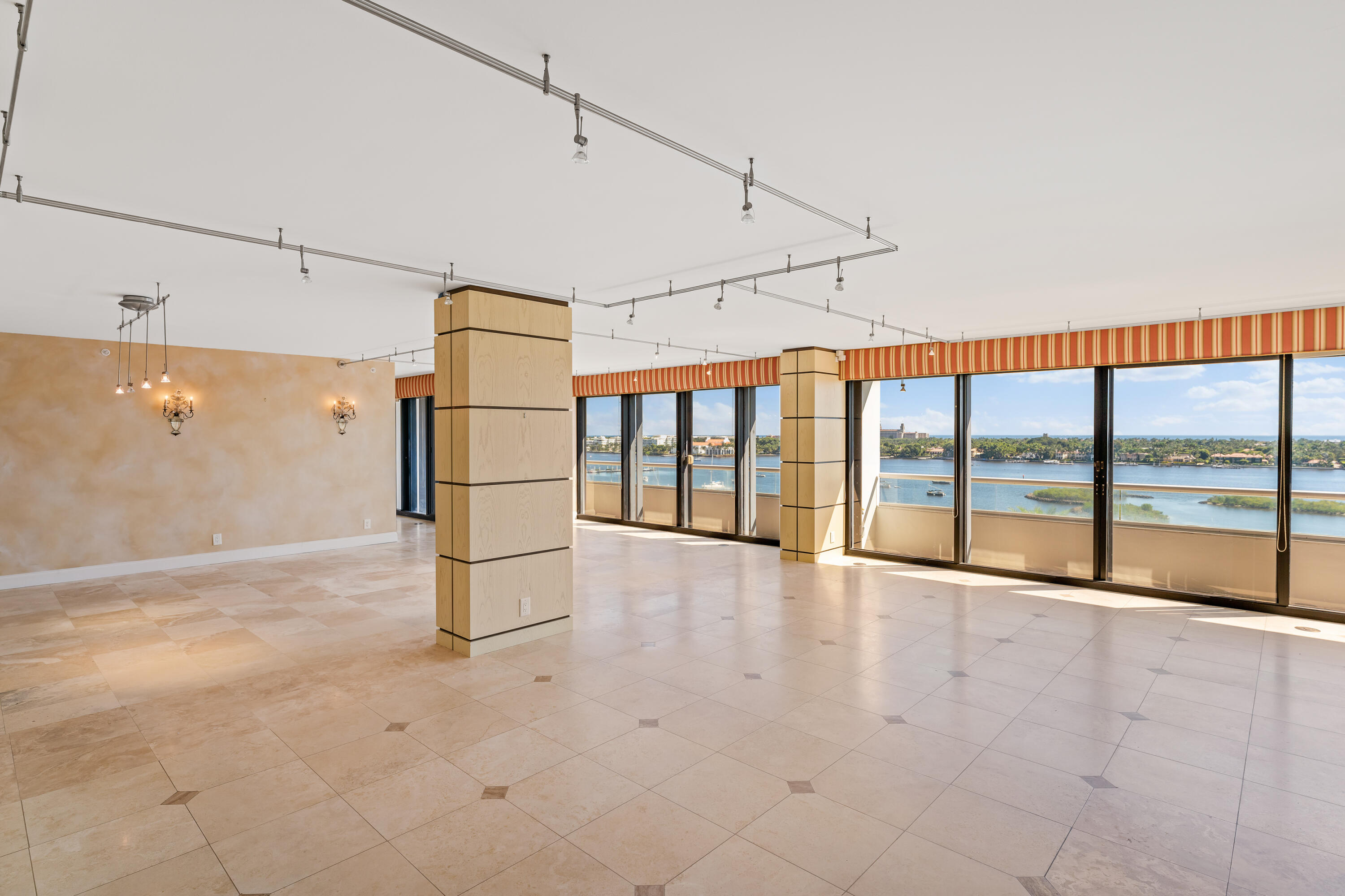 Plaza of the Palm Beaches - Residential