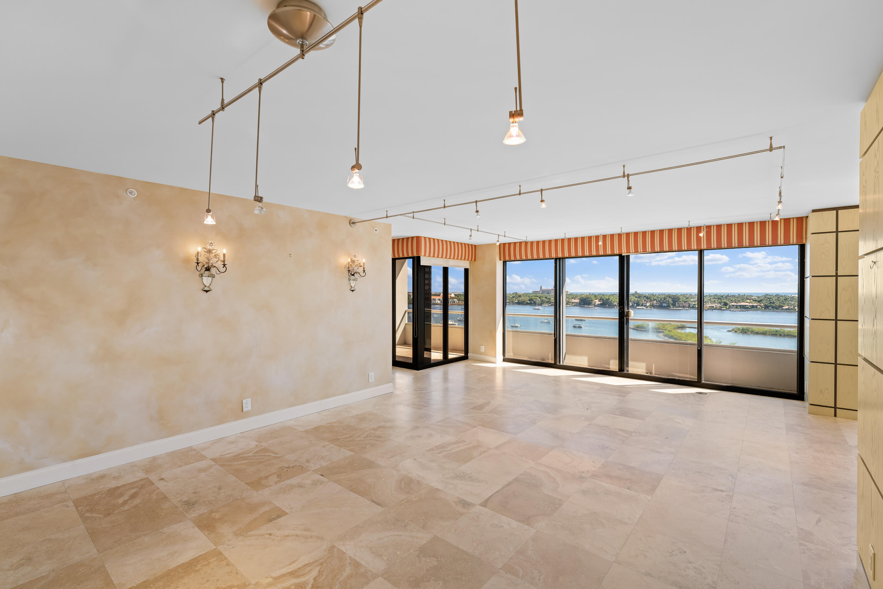 Plaza of the Palm Beaches - Residential