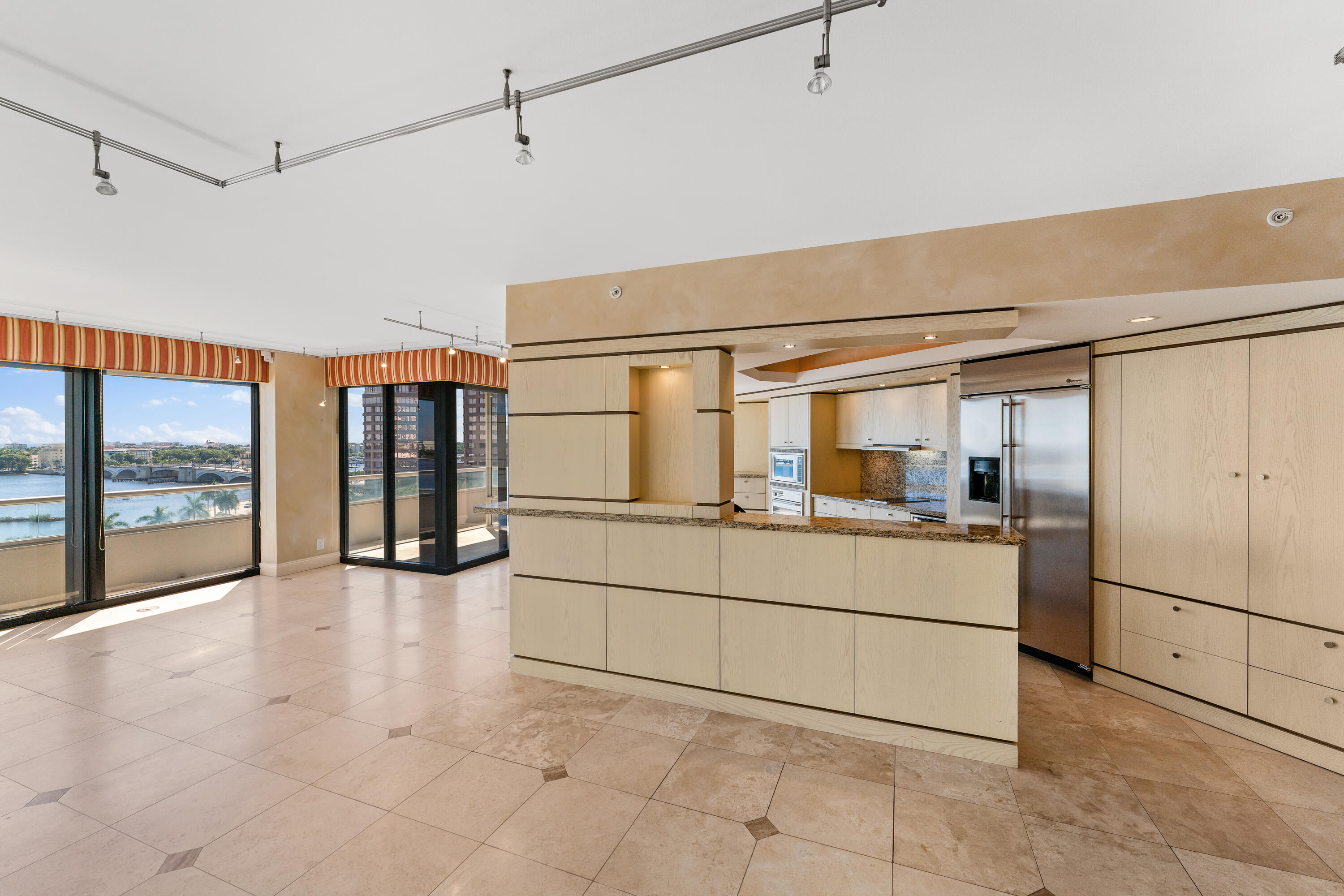 Plaza of the Palm Beaches - Residential