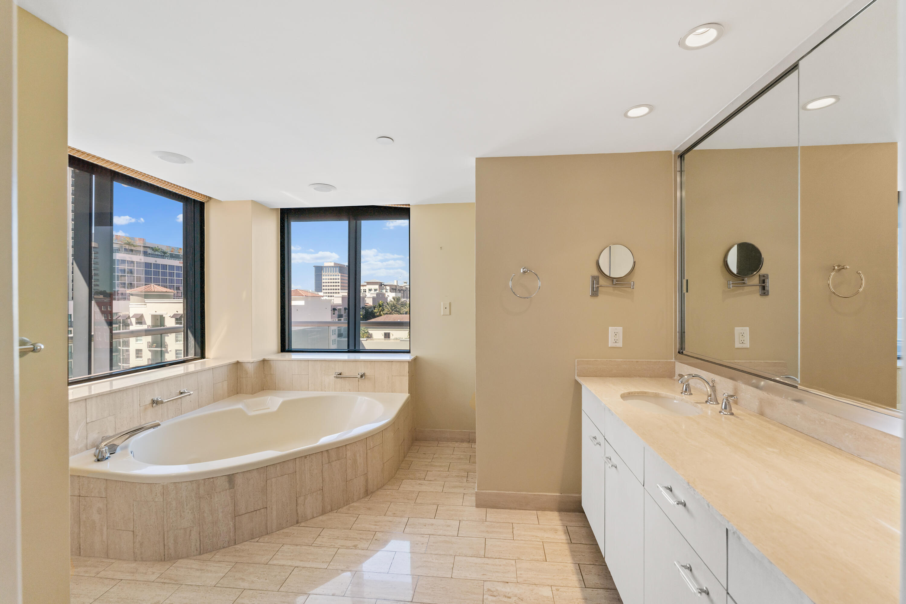 Plaza of the Palm Beaches - Residential