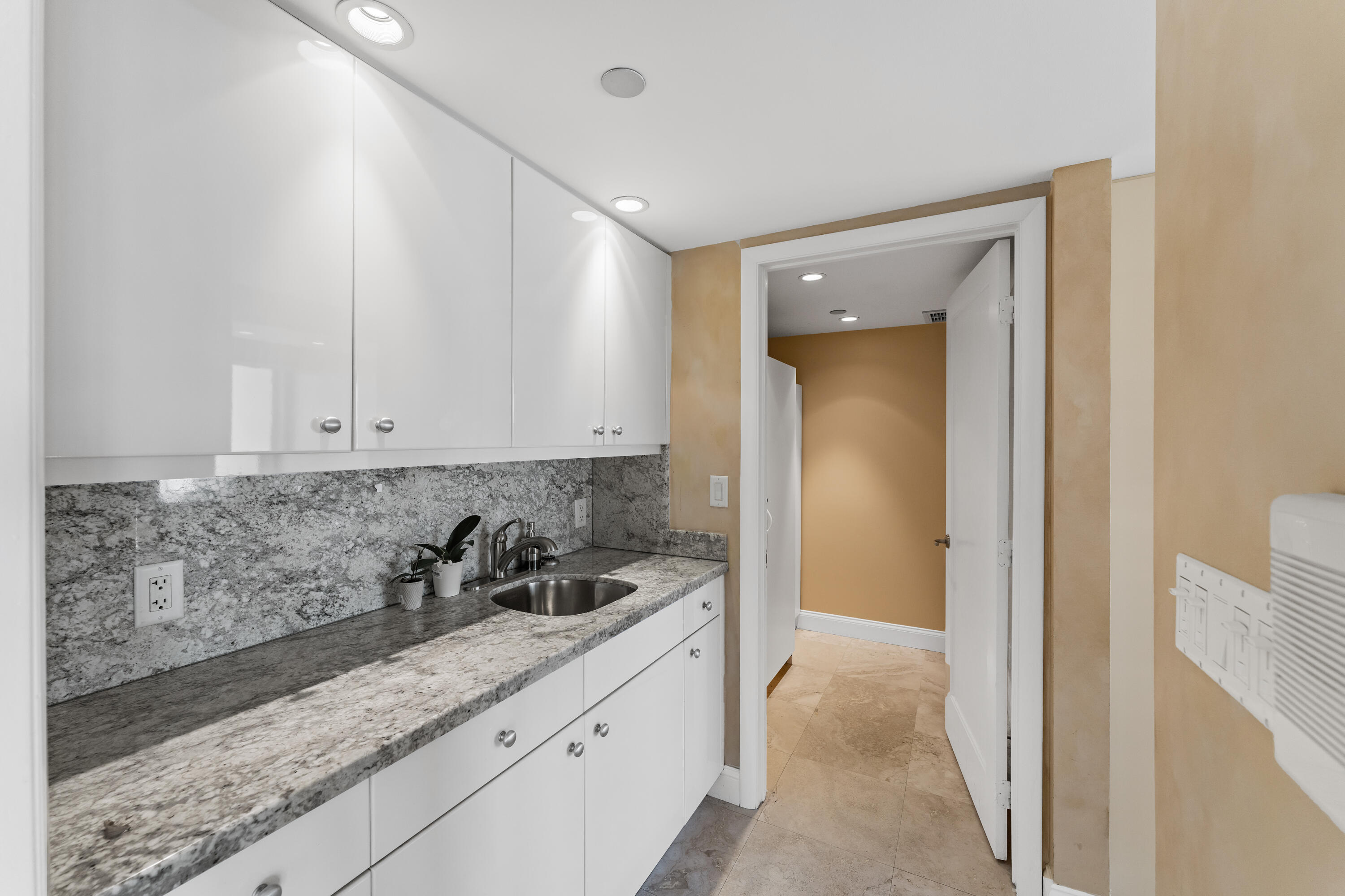 Plaza of the Palm Beaches - Residential