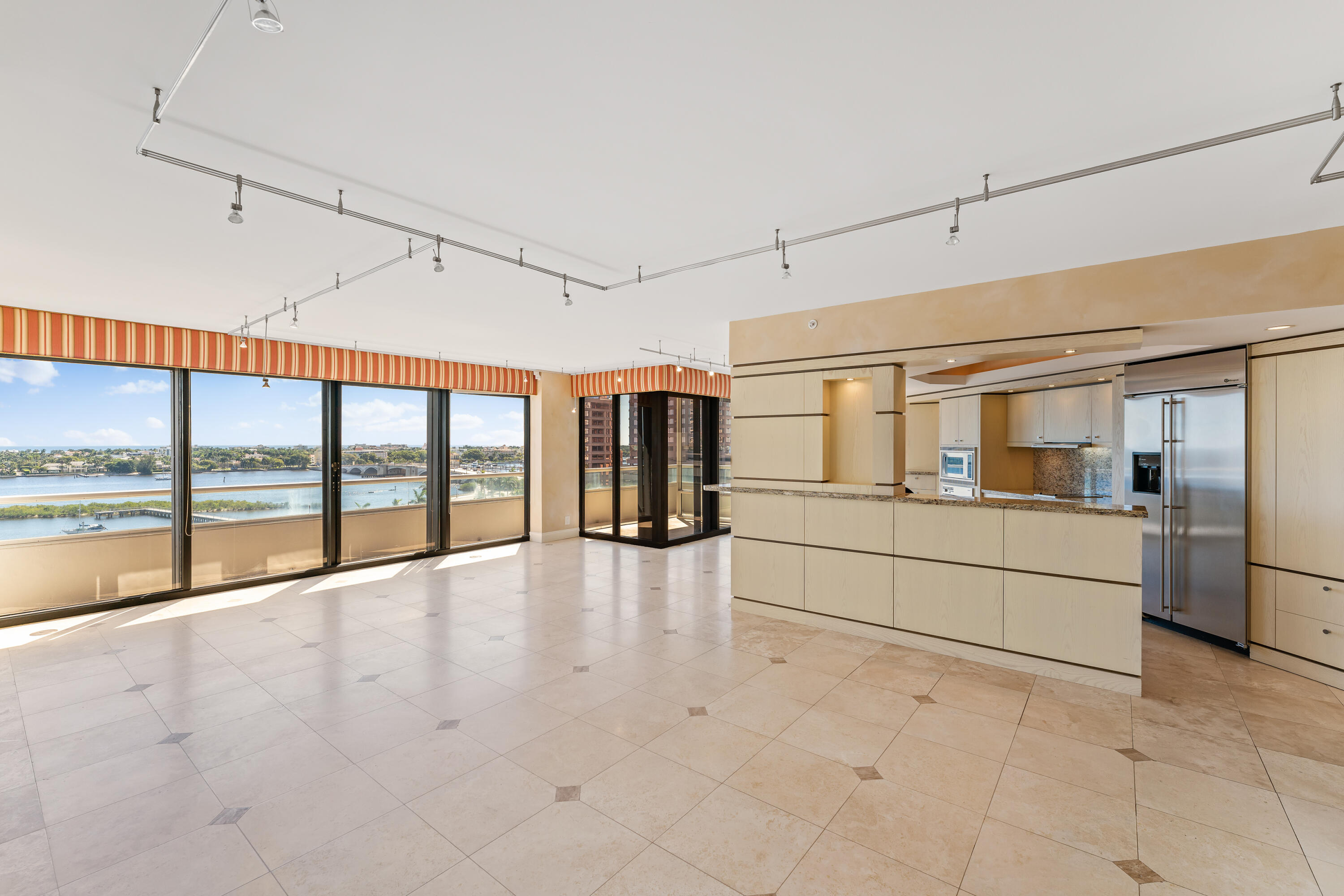 Plaza of the Palm Beaches - Residential