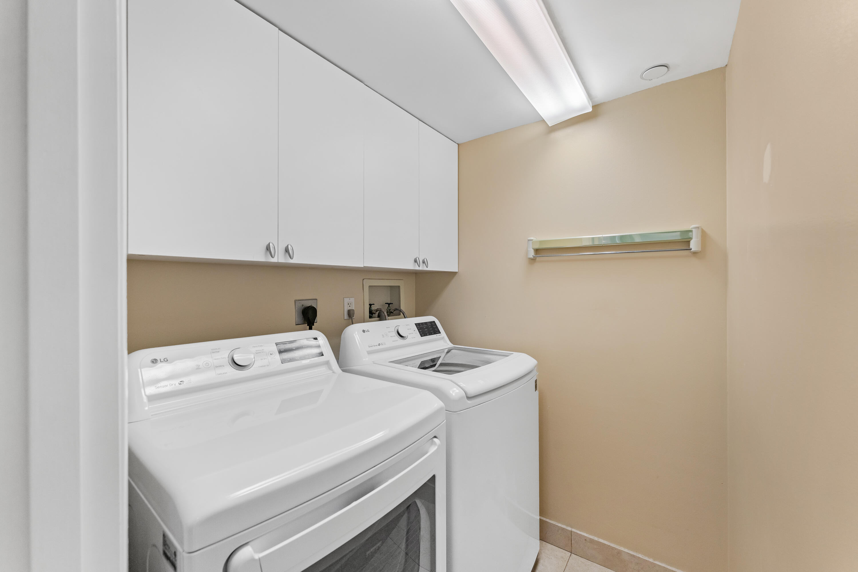 Plaza of the Palm Beaches - Residential