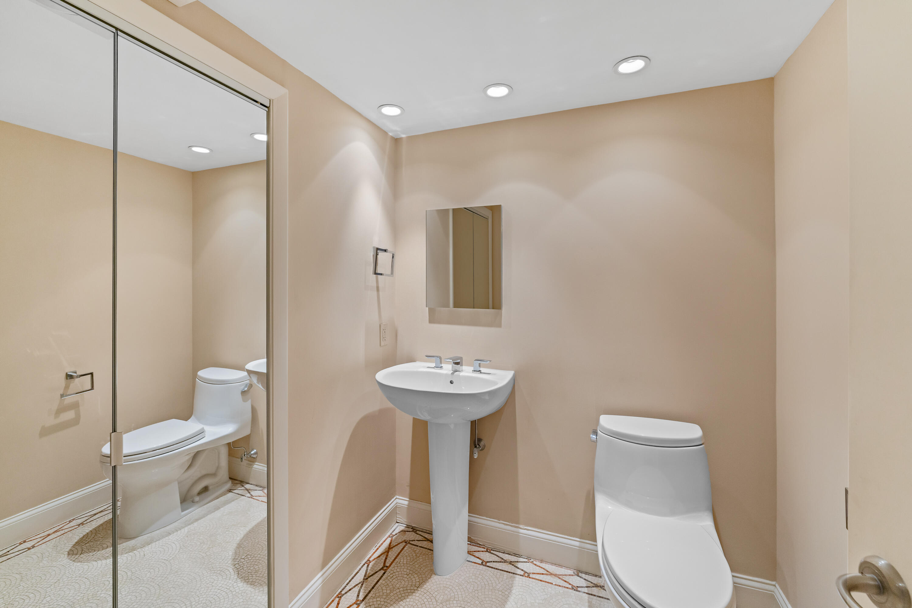 Plaza of the Palm Beaches - Residential