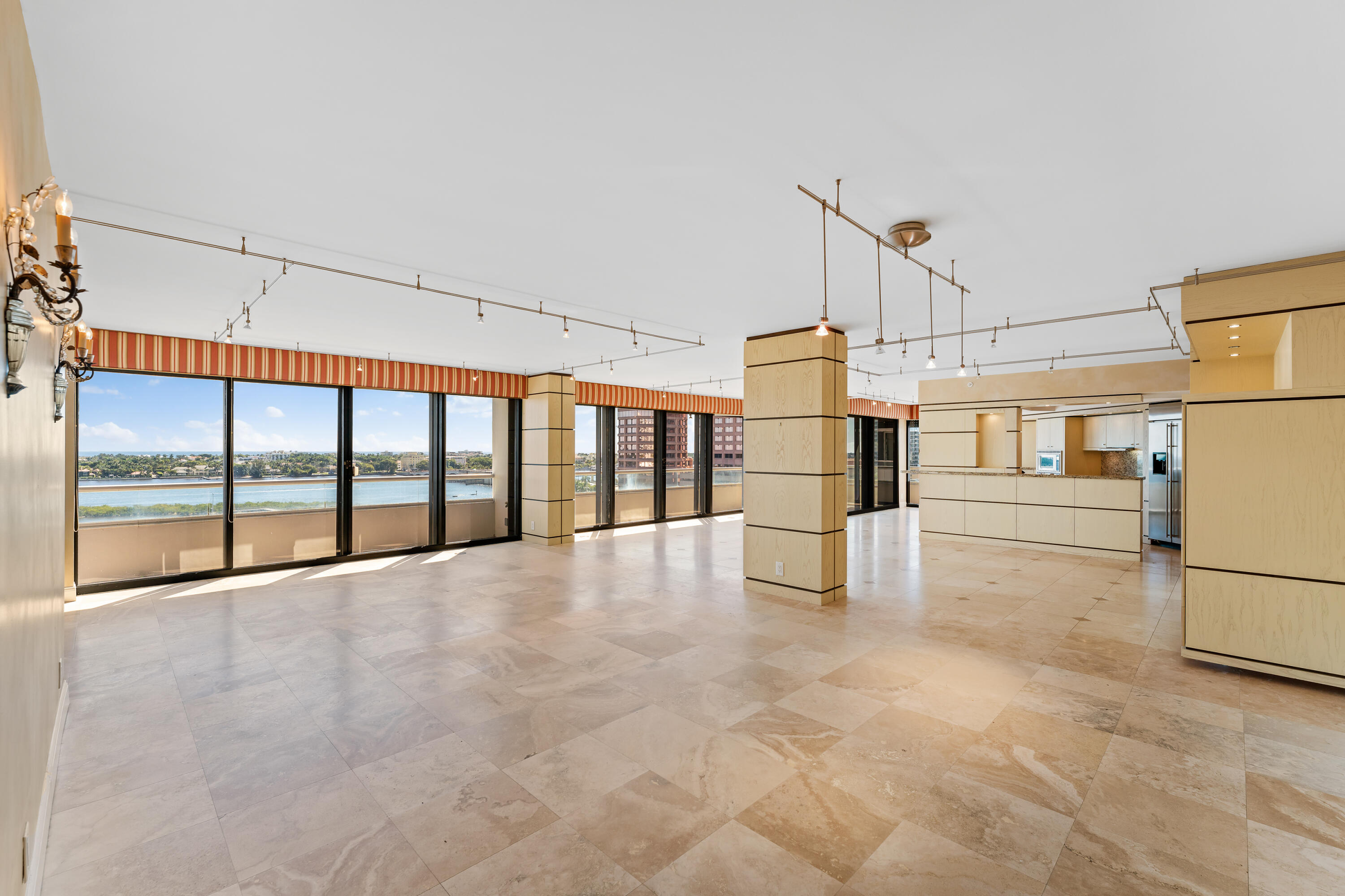 Plaza of the Palm Beaches - Residential