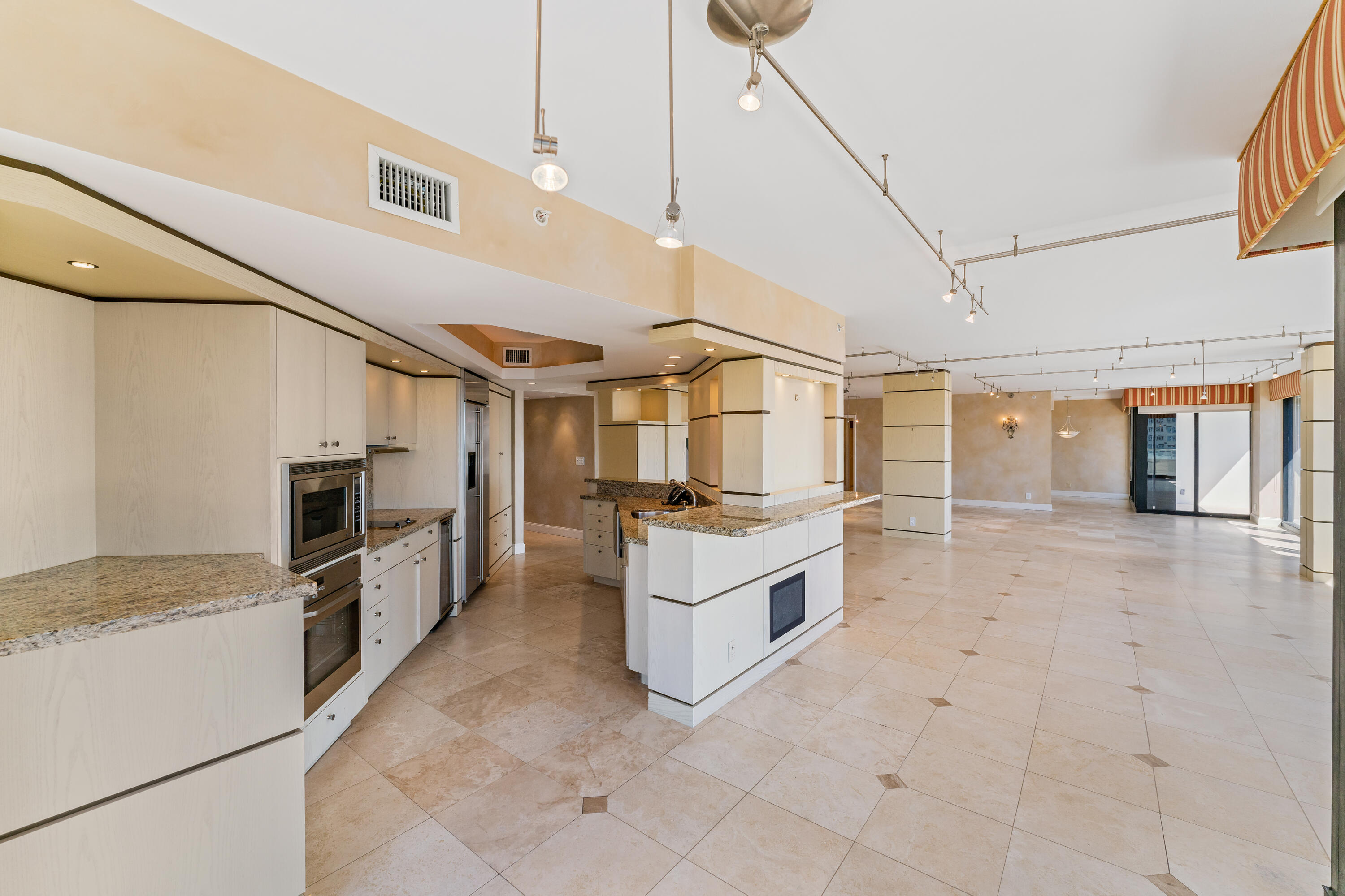 Plaza of the Palm Beaches - Residential