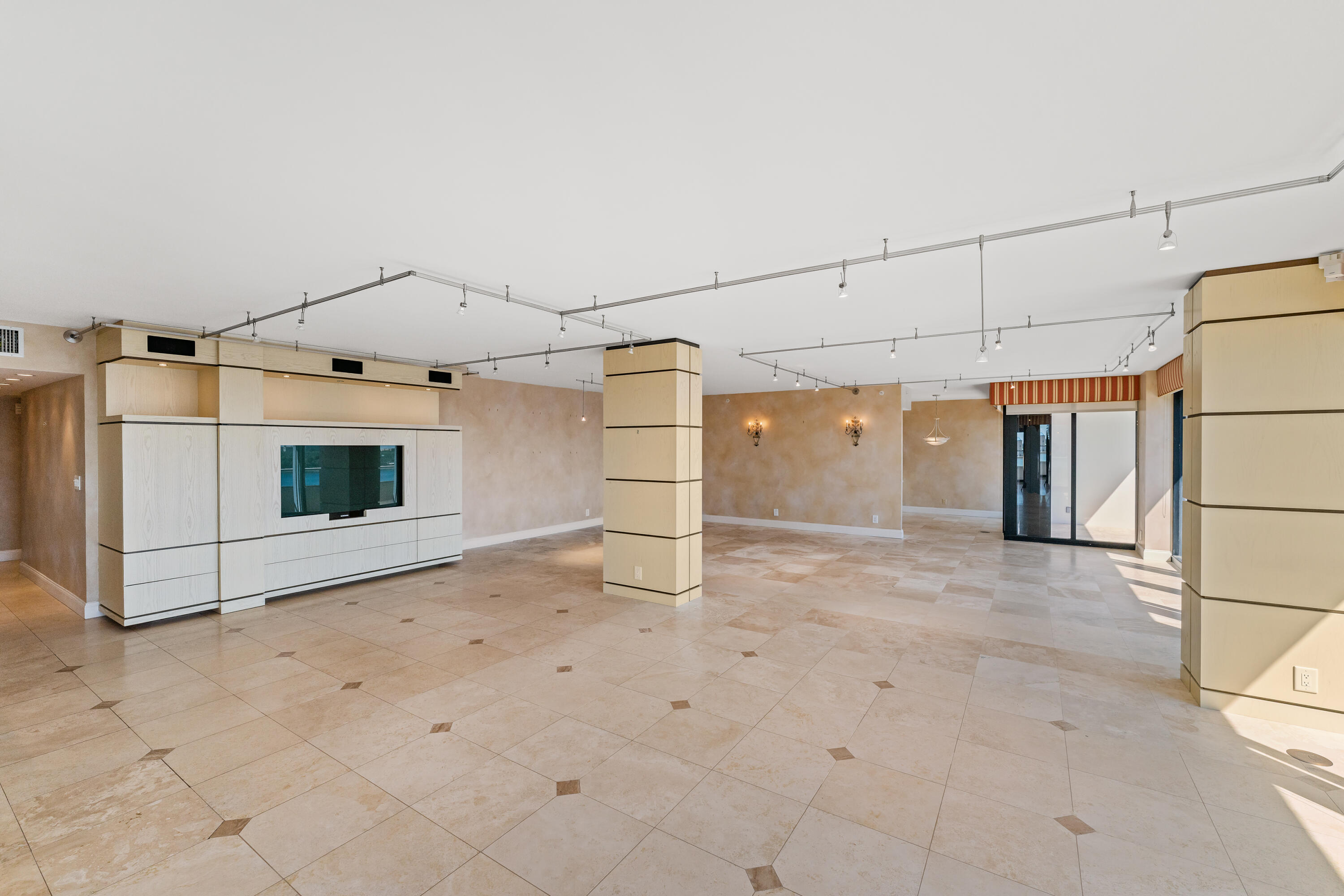 Plaza of the Palm Beaches - Residential