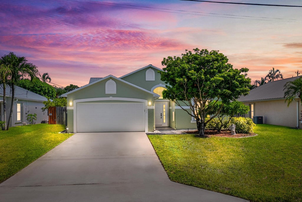 Photo of 6213 Lauderdale Street, Jupiter, FL 33458 (MLS # R11110036)