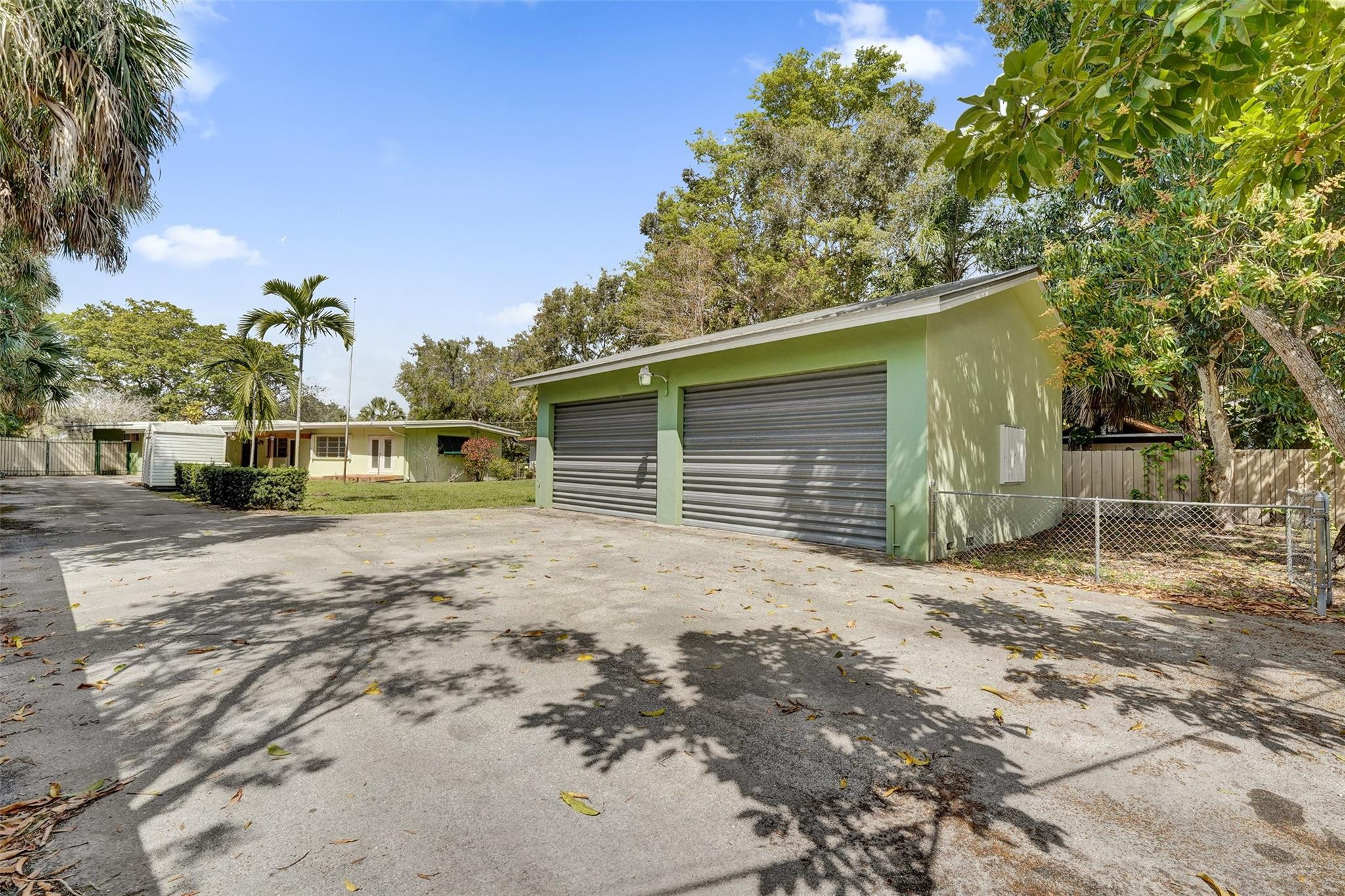 Country Club Estates - Residential