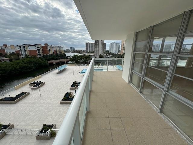 Winston Towers 300 - Residential