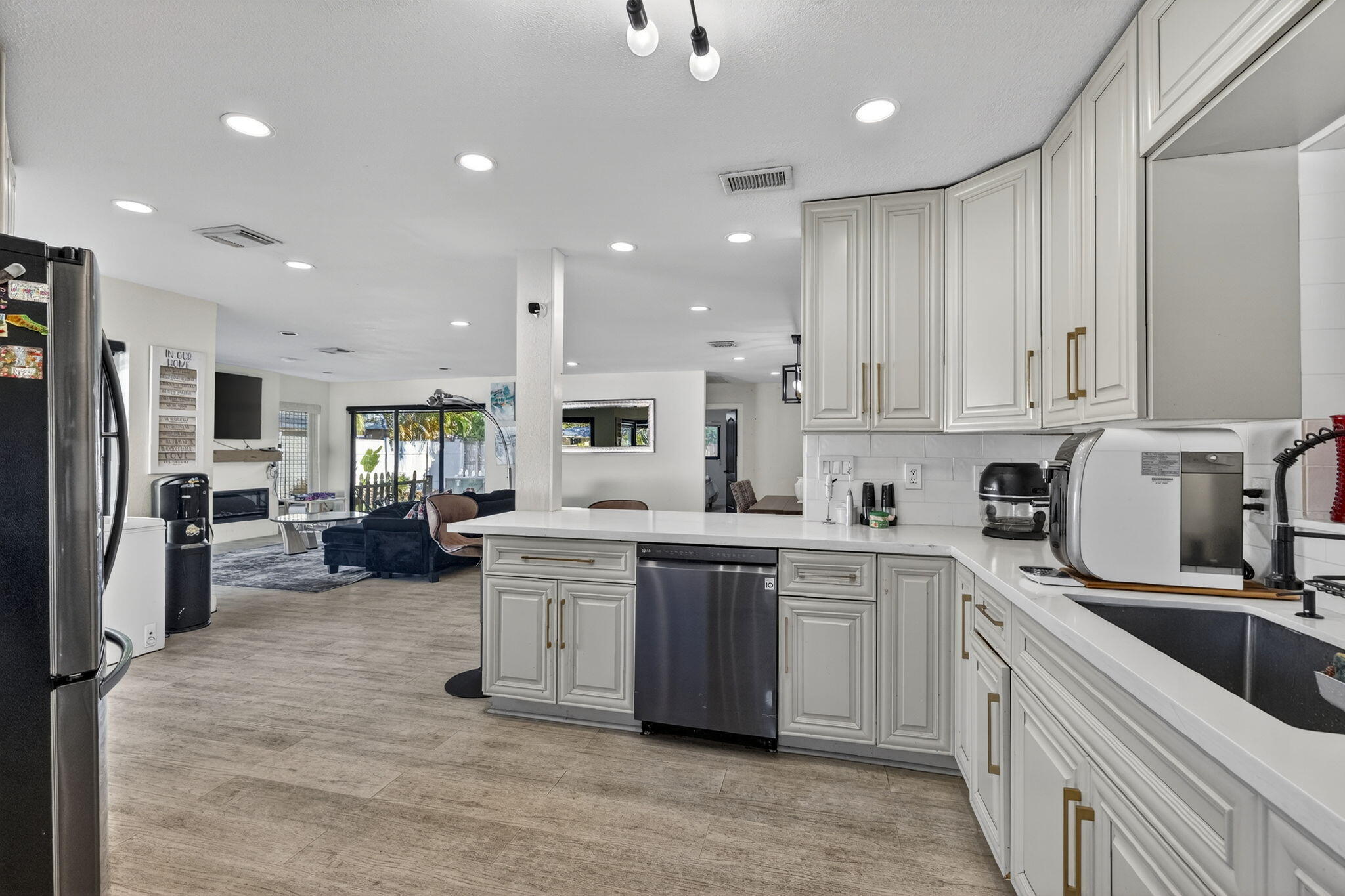 BEACHWAY ESTATES - Residential Lease