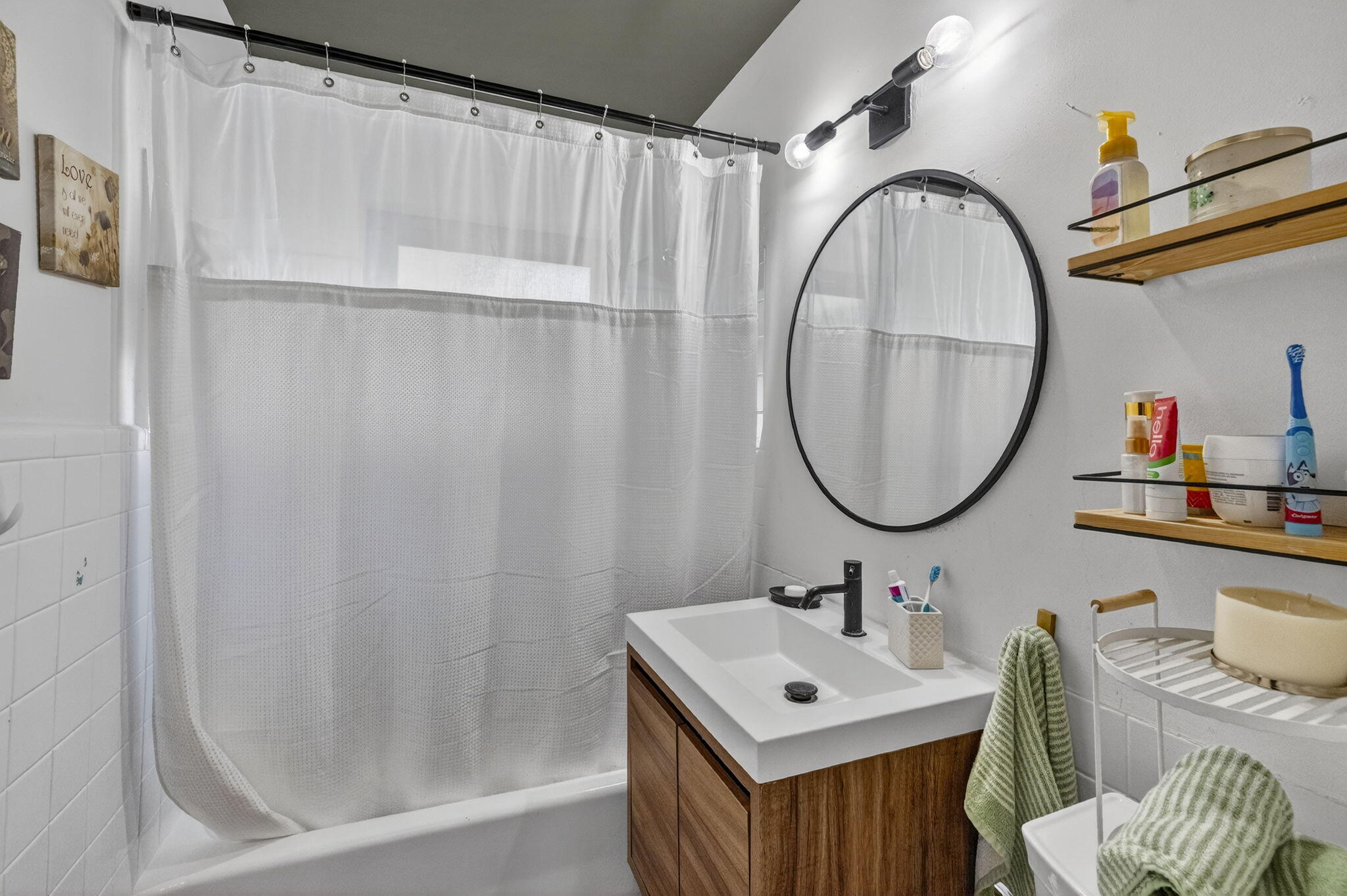 BEACHWAY ESTATES - Residential Lease