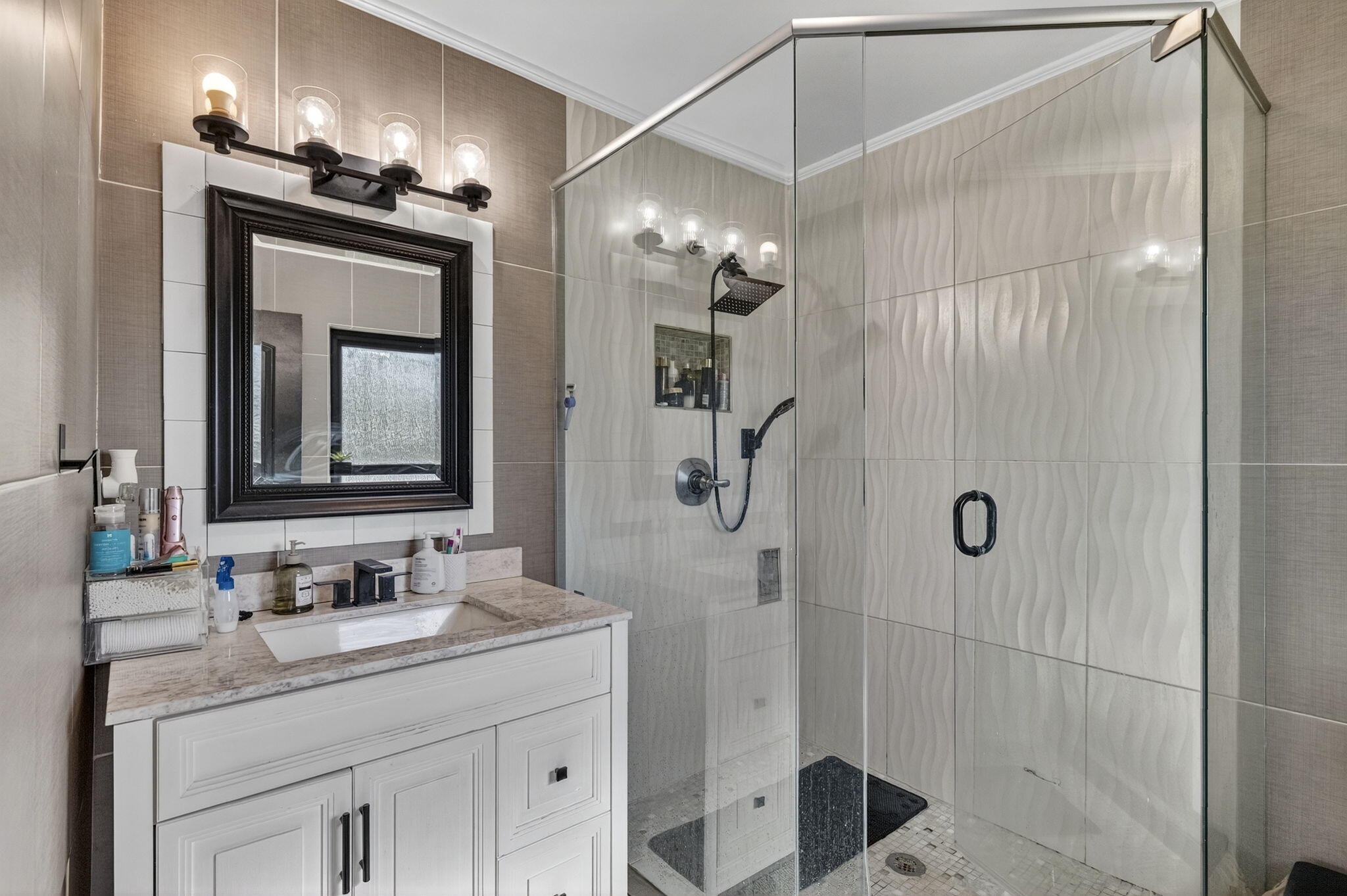 BEACHWAY ESTATES - Residential Lease