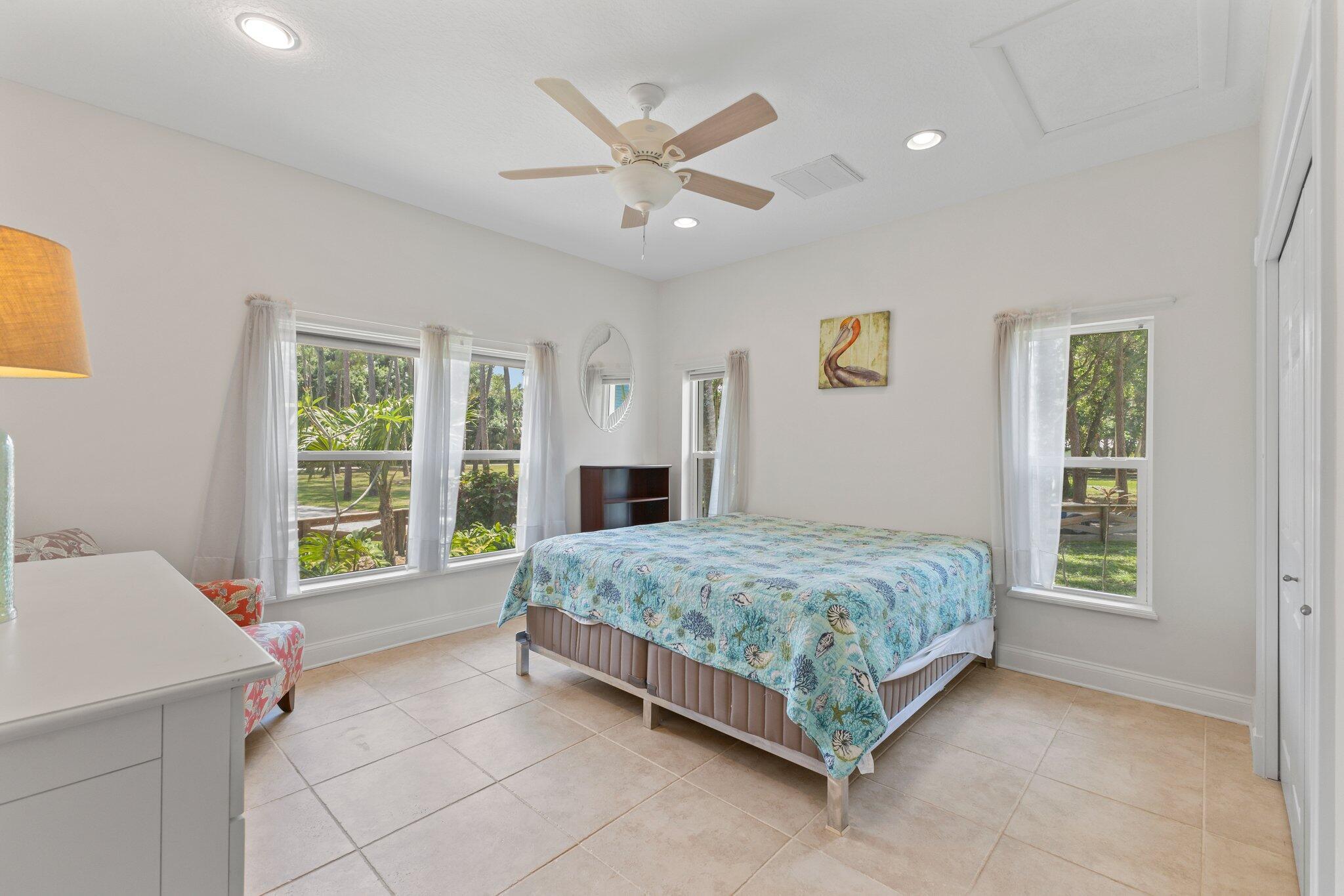 566100 SW Stuart ACREAGE - Residential Lease