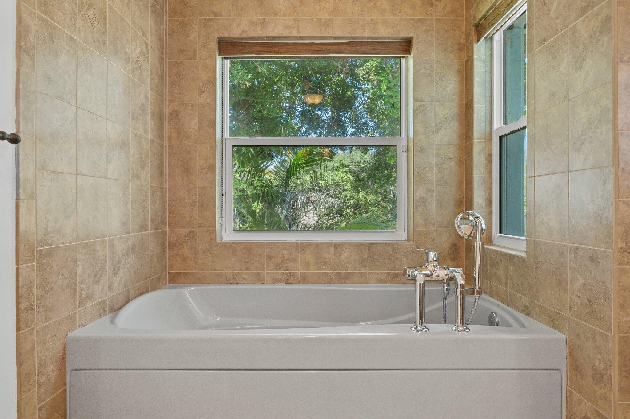 566100 SW Stuart ACREAGE - Residential Lease