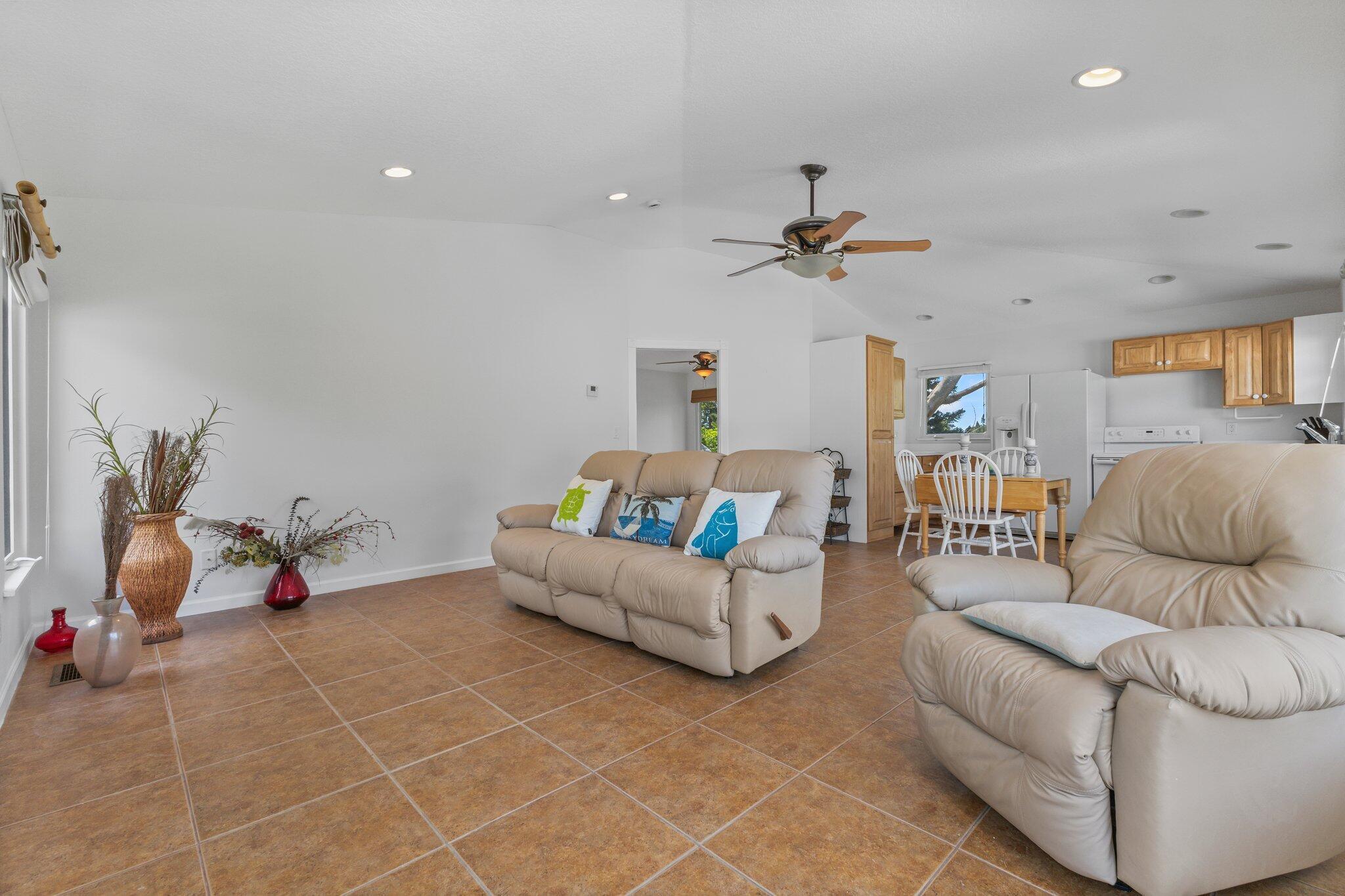 566100 SW Stuart ACREAGE - Residential Lease