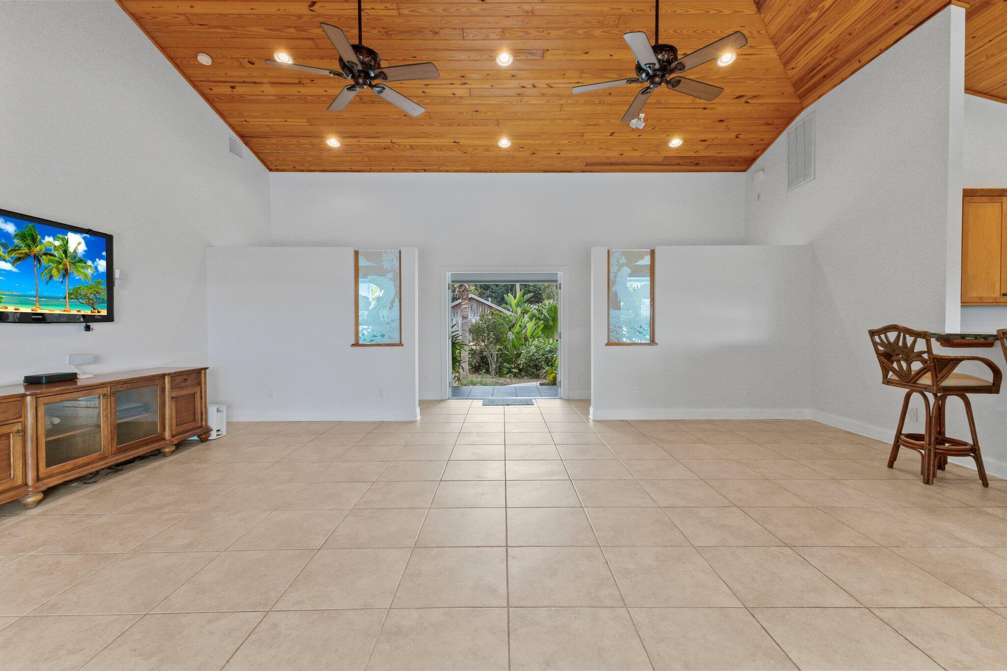 566100 SW Stuart ACREAGE - Residential Lease