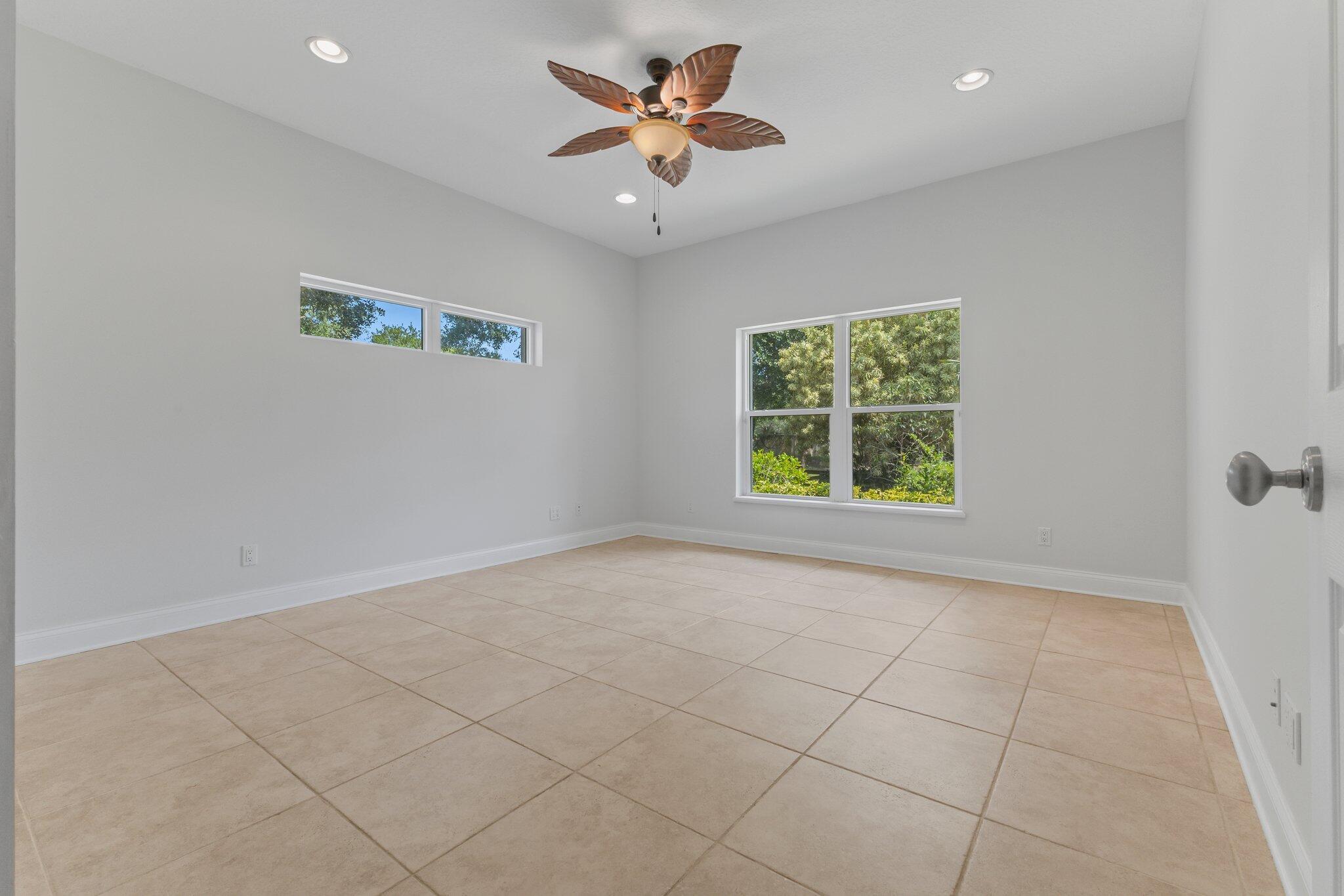 566100 SW Stuart ACREAGE - Residential Lease
