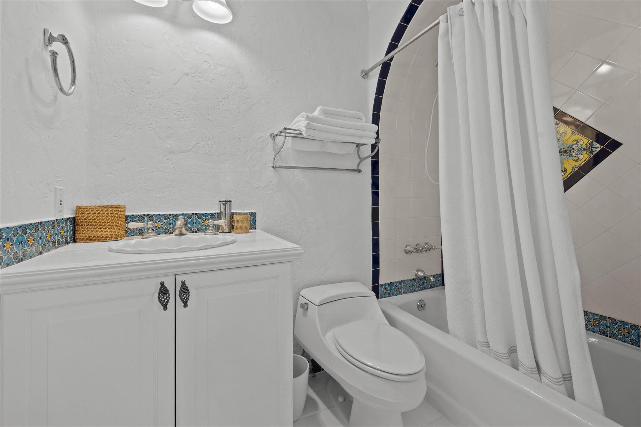 PROXIMITY PARK IN - Residential Lease