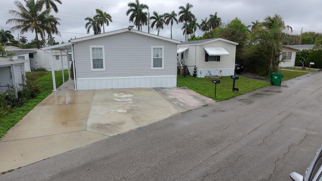 Photo of 8516 SW 17th Court, Davie, FL 33324 (MLS # B26004544)