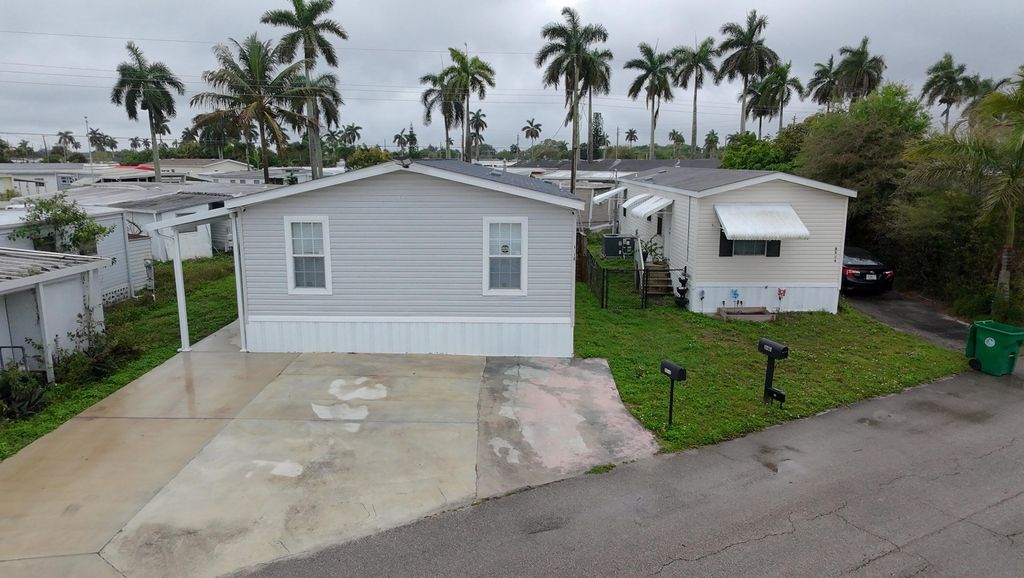 Photo of 8516 SW 17th Court, Davie, FL 33324 (MLS # B26004544)