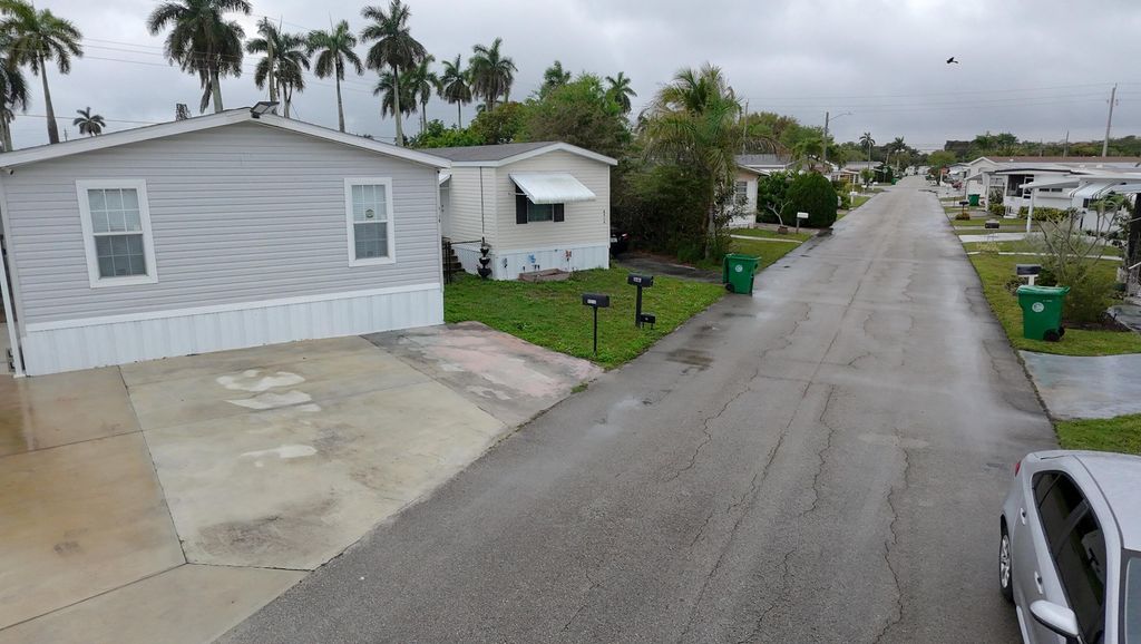 Photo of 8516 SW 17th Court, Davie, FL 33324 (MLS # B26004544)