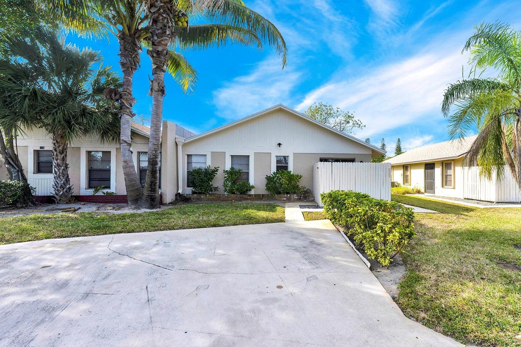Photo of 222 SE 1ST Circle, Boynton Beach, FL 33435 (MLS # B26083718)