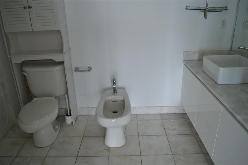 601 NE 36TH Street 2906