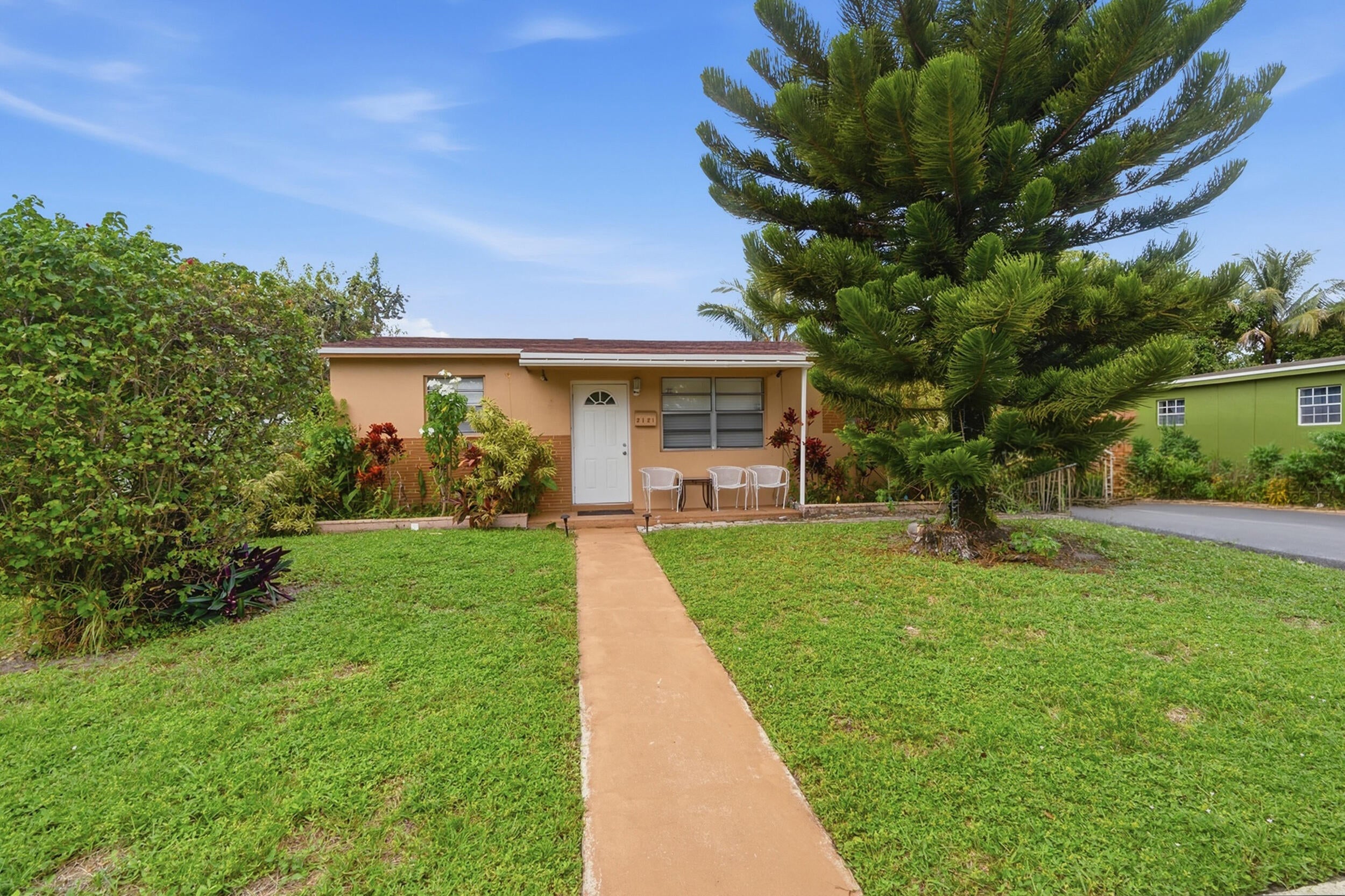 2121 NW 63RD Avenue