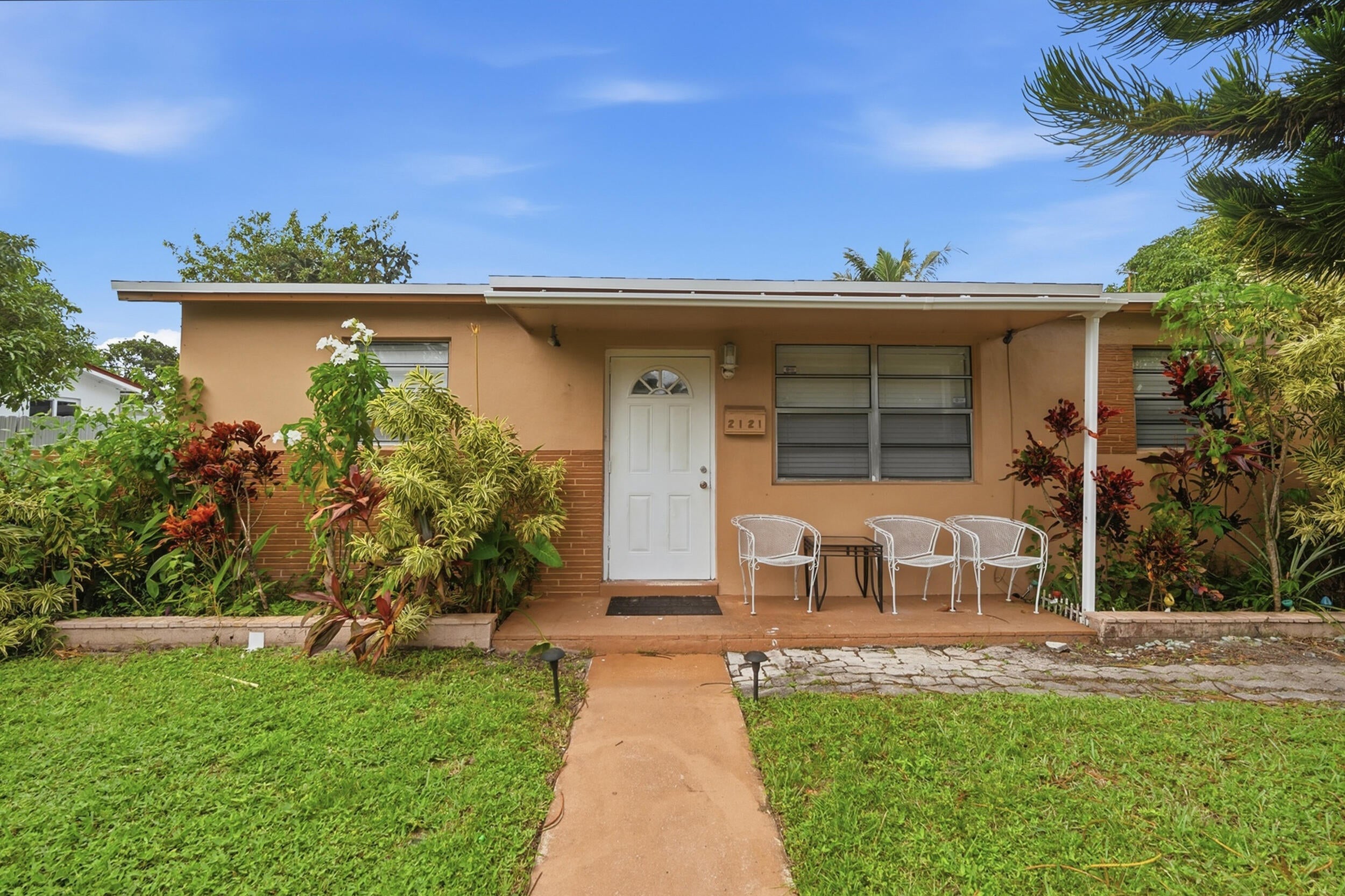 2121 NW 63RD Avenue