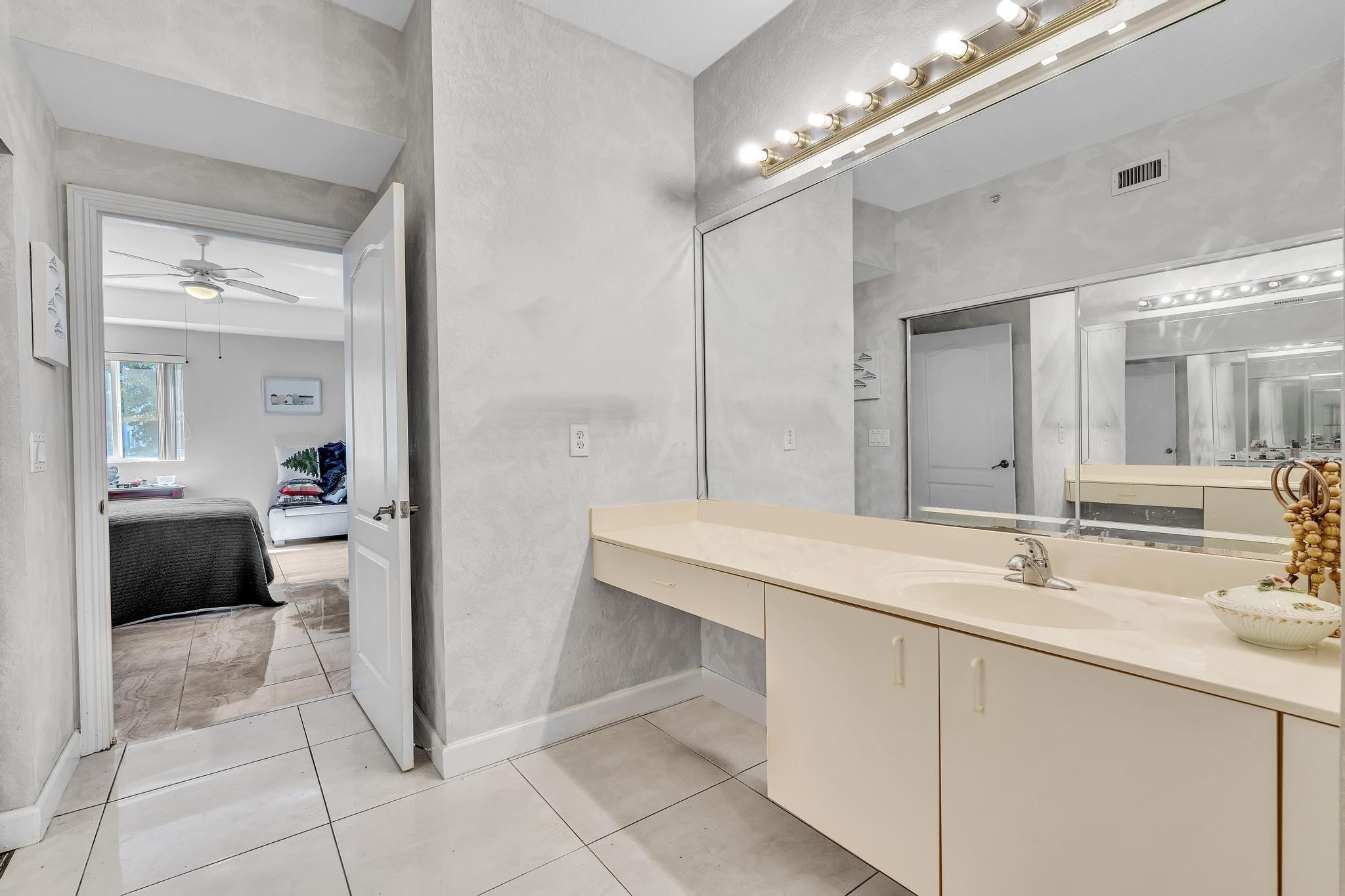 KINGS POINT - Residential