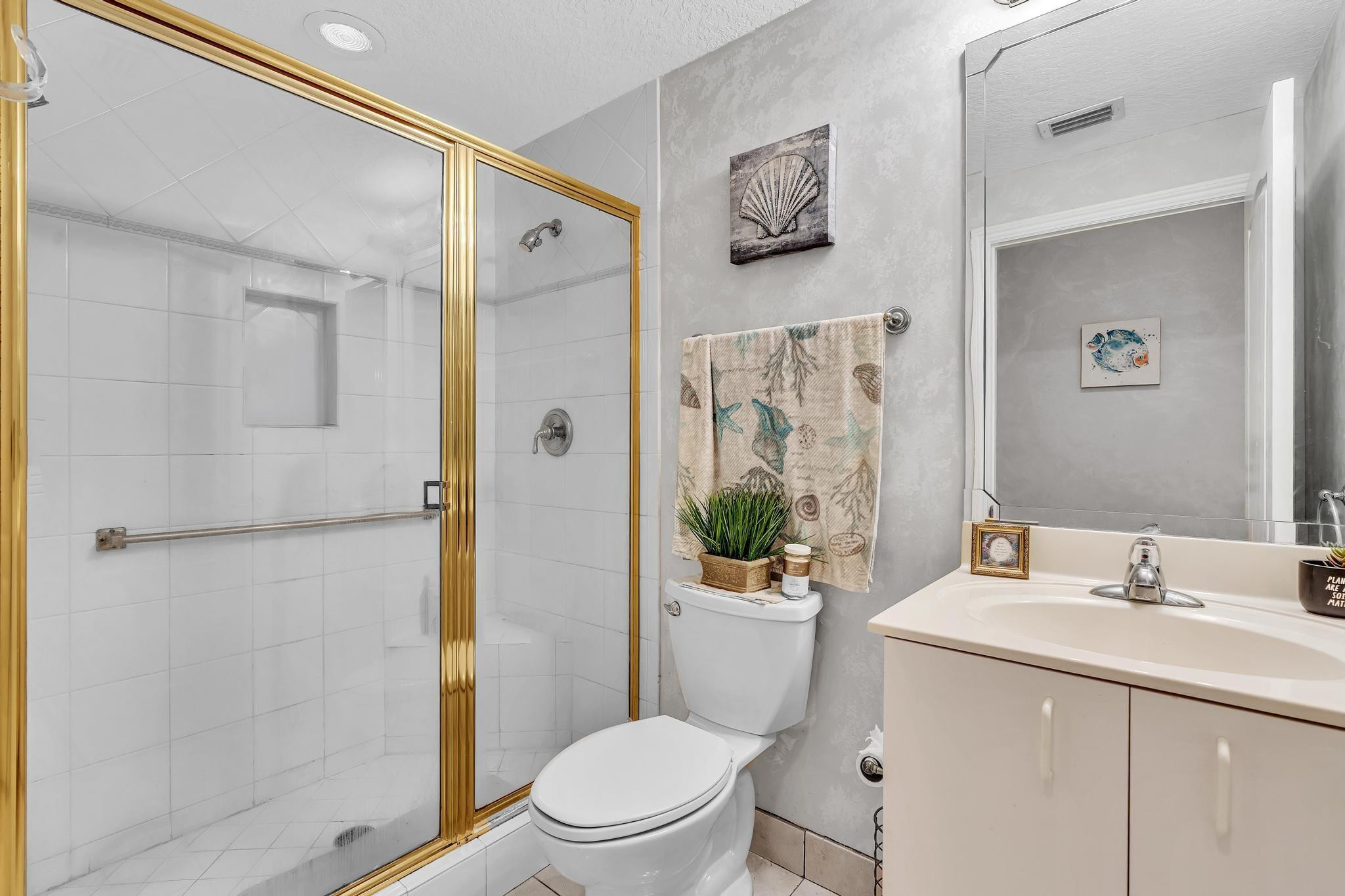 KINGS POINT - Residential