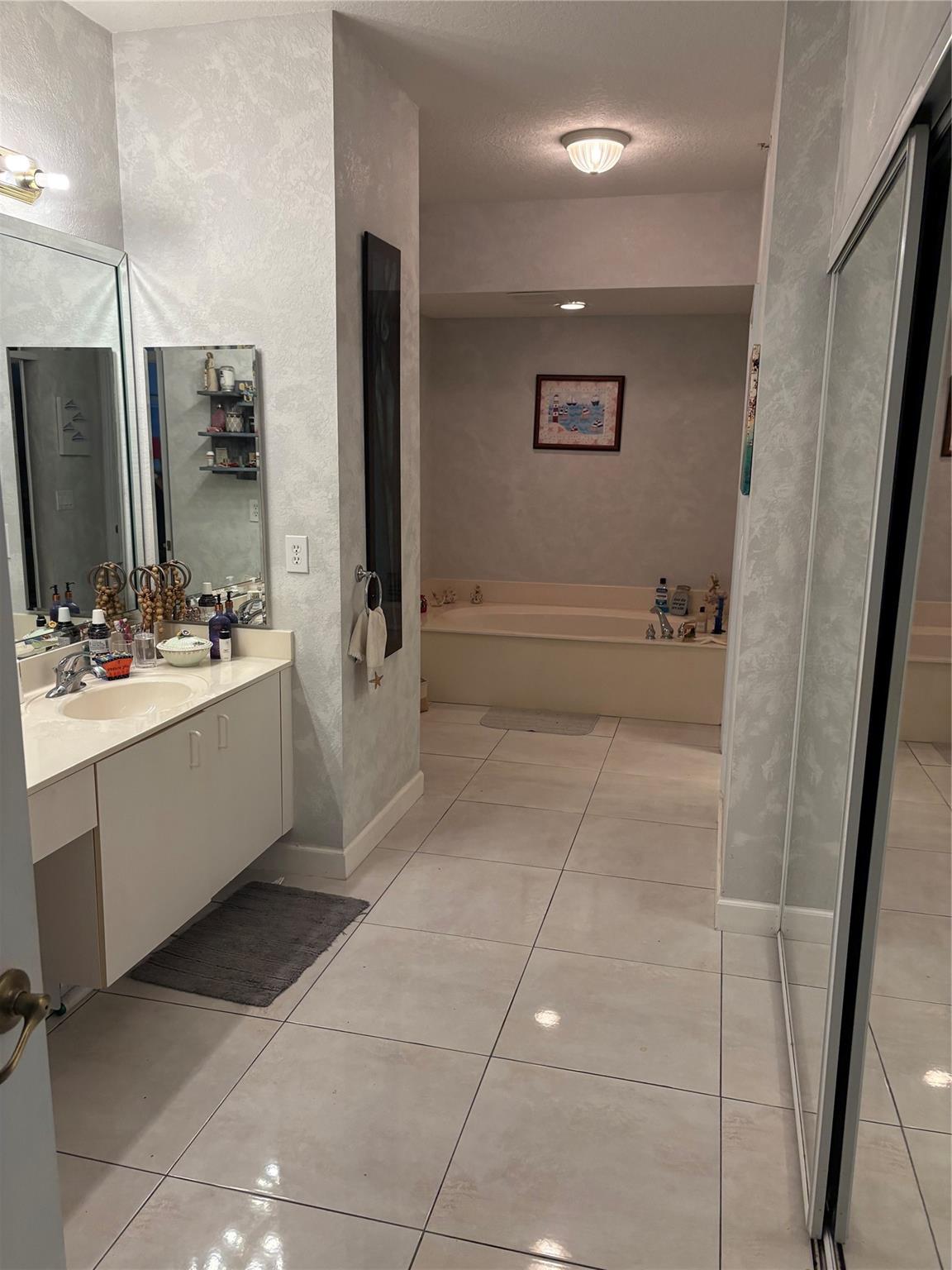 KINGS POINT - Residential