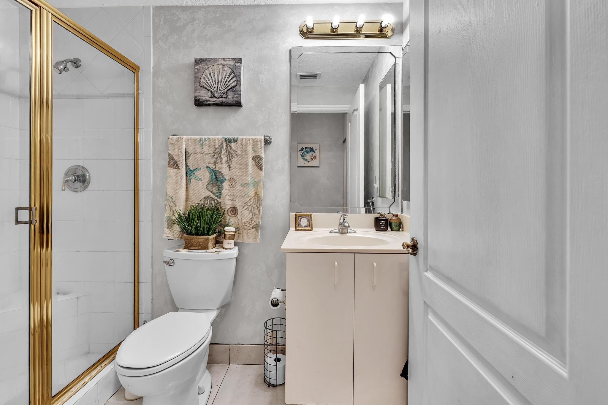 KINGS POINT - Residential