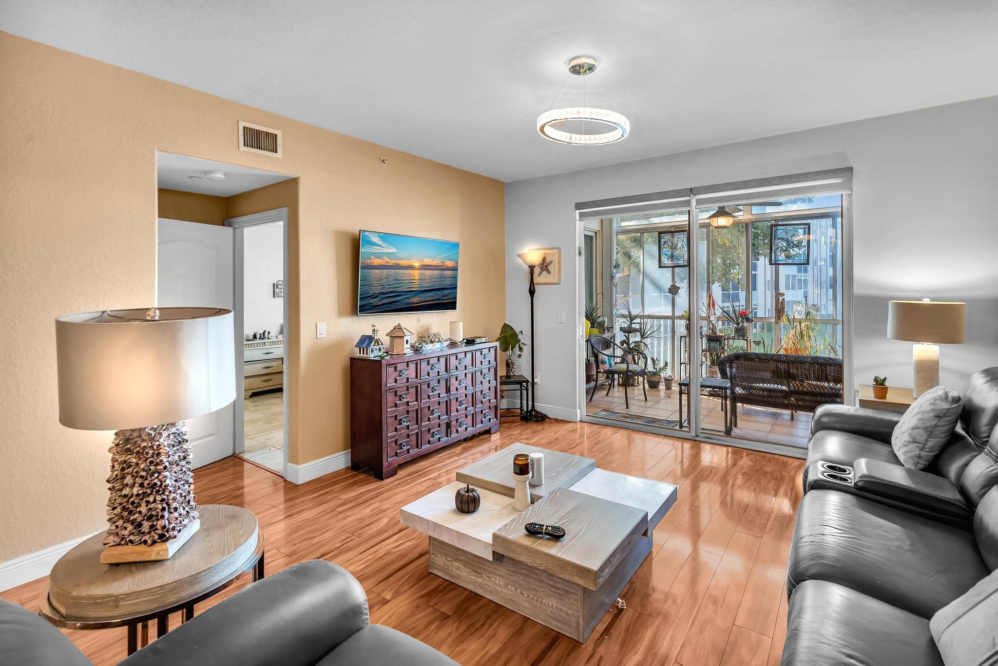 KINGS POINT - Residential