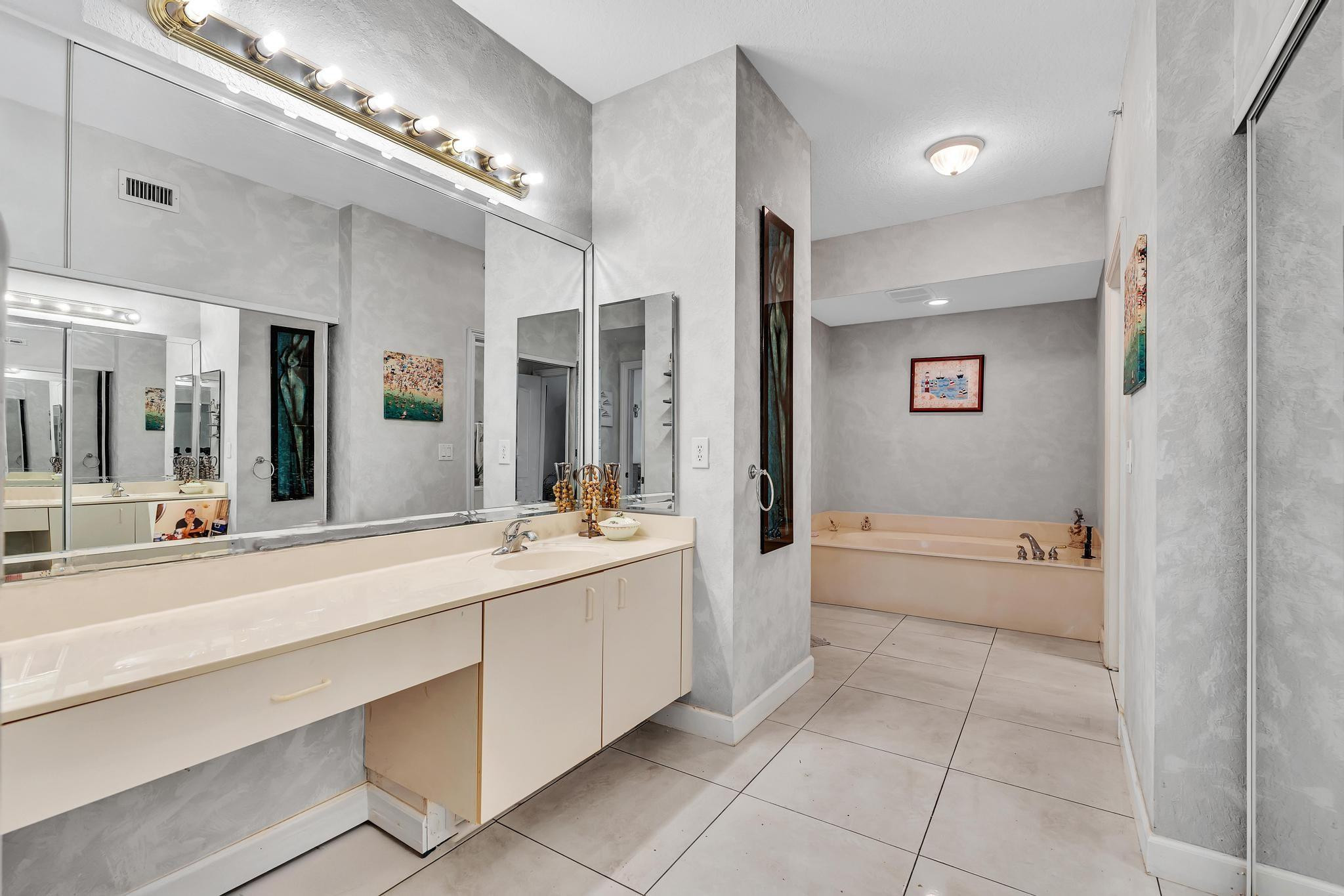 KINGS POINT - Residential