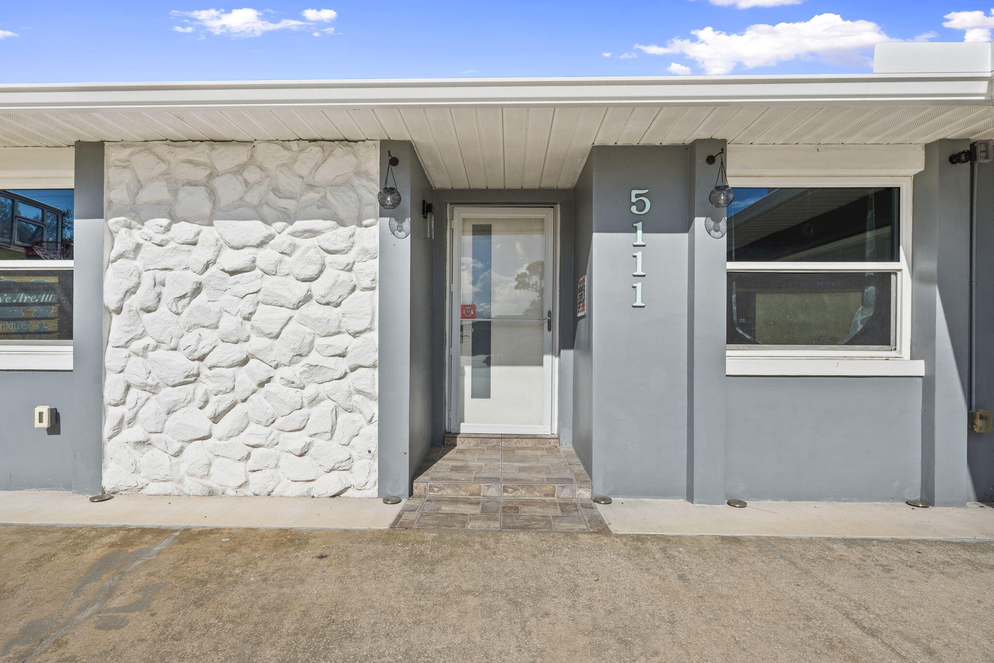 5111 EAGLE Drive