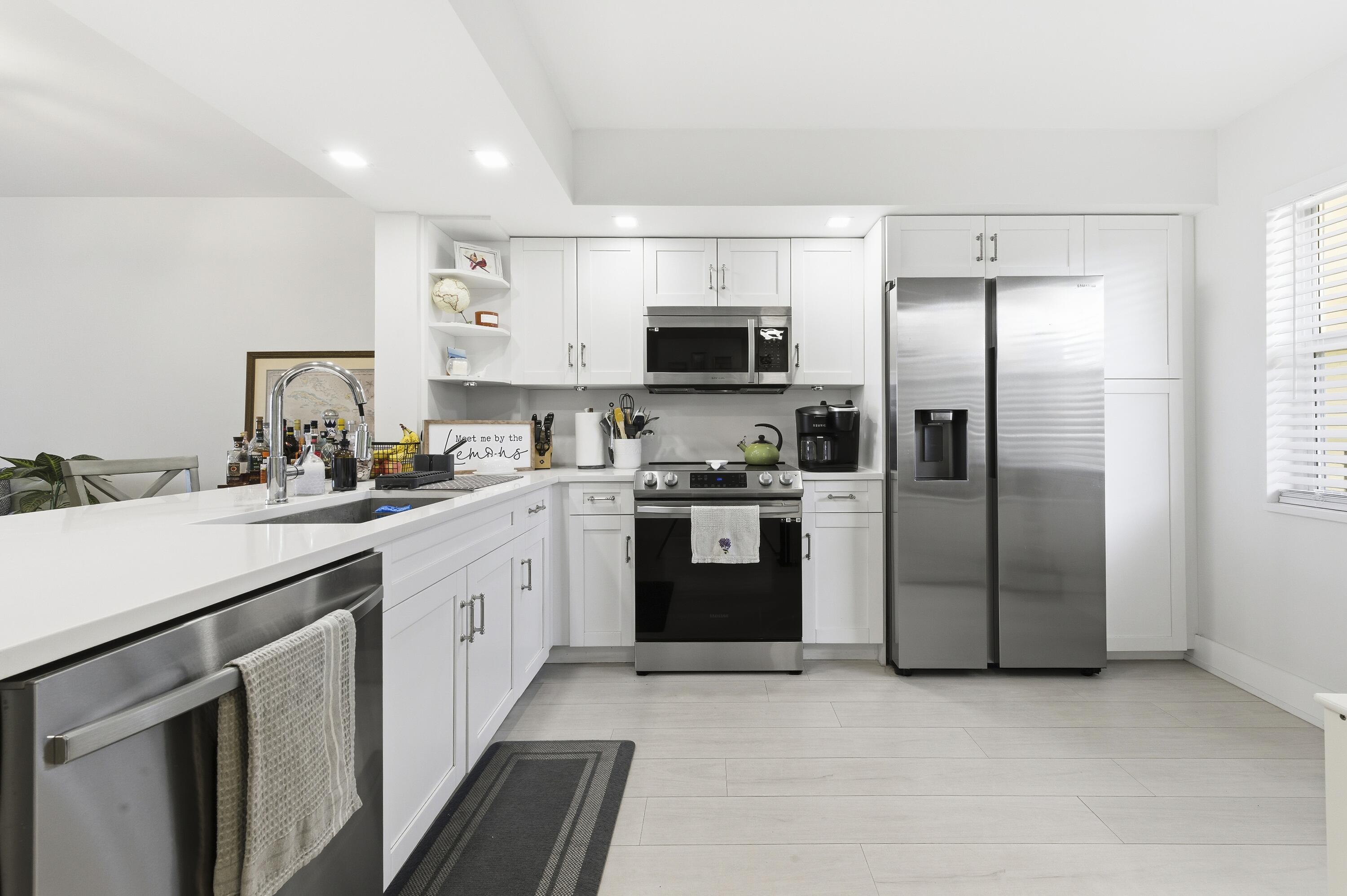 896 N Federal Highway 523