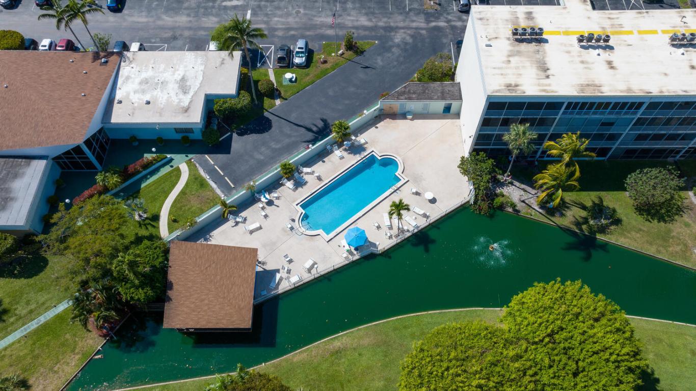 HIDDEN HARBOUR OF THE PALM BEACHES CONDO - Residential