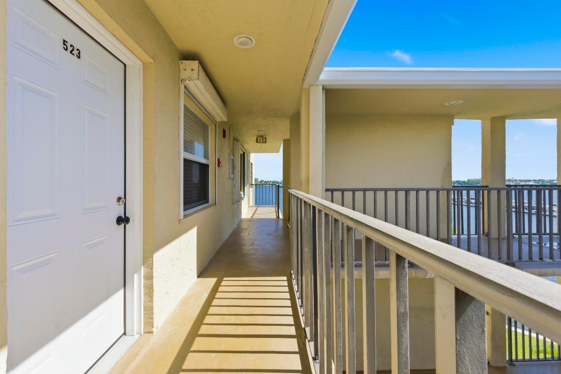 HIDDEN HARBOUR OF THE PALM BEACHES CONDO - Residential