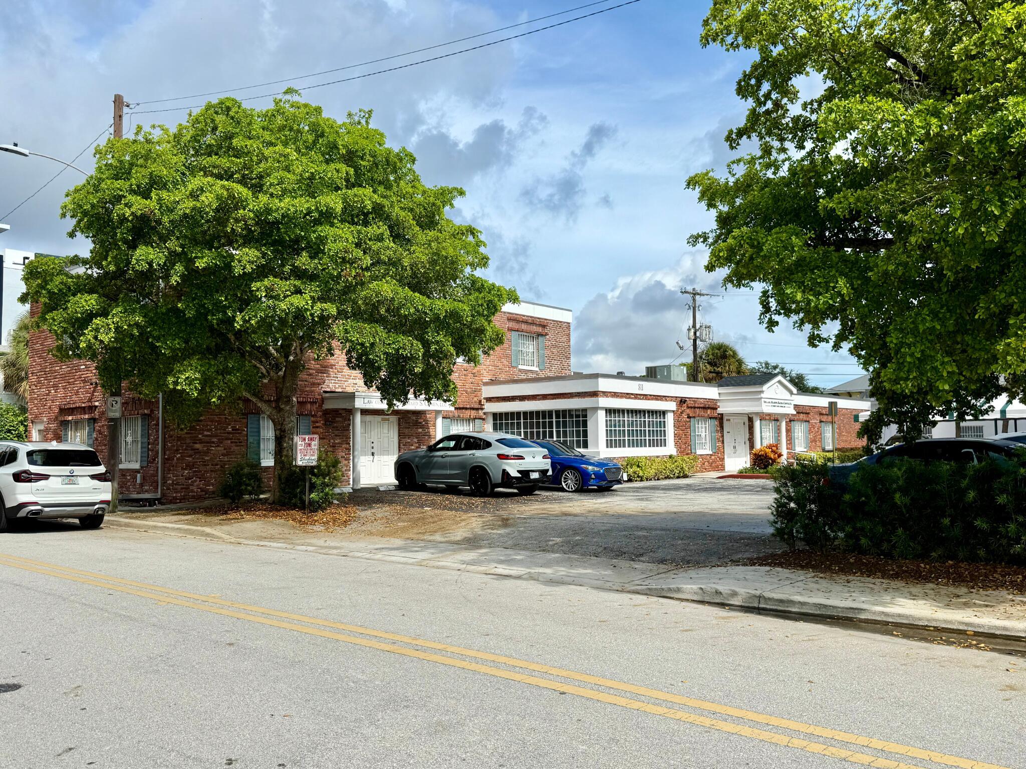 811 N Olive Avenue